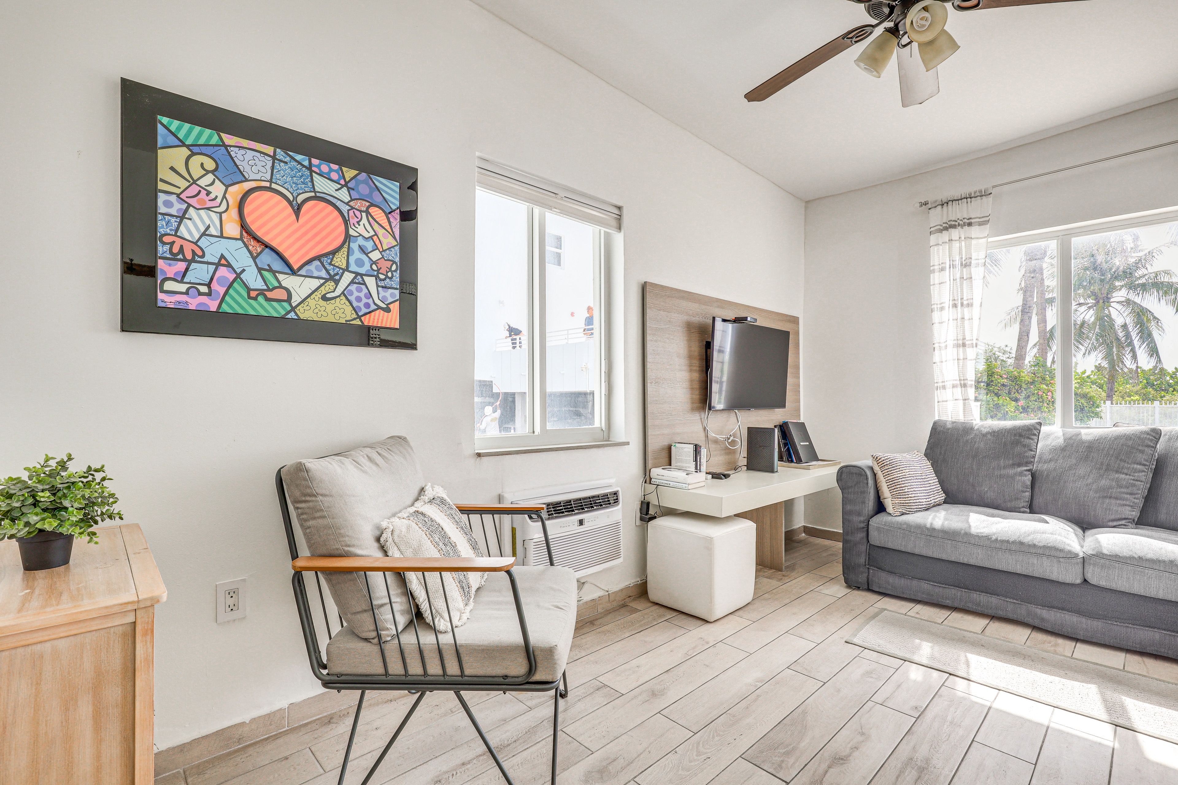 Living Room | Full Sleeper Sofa | Free WiFi