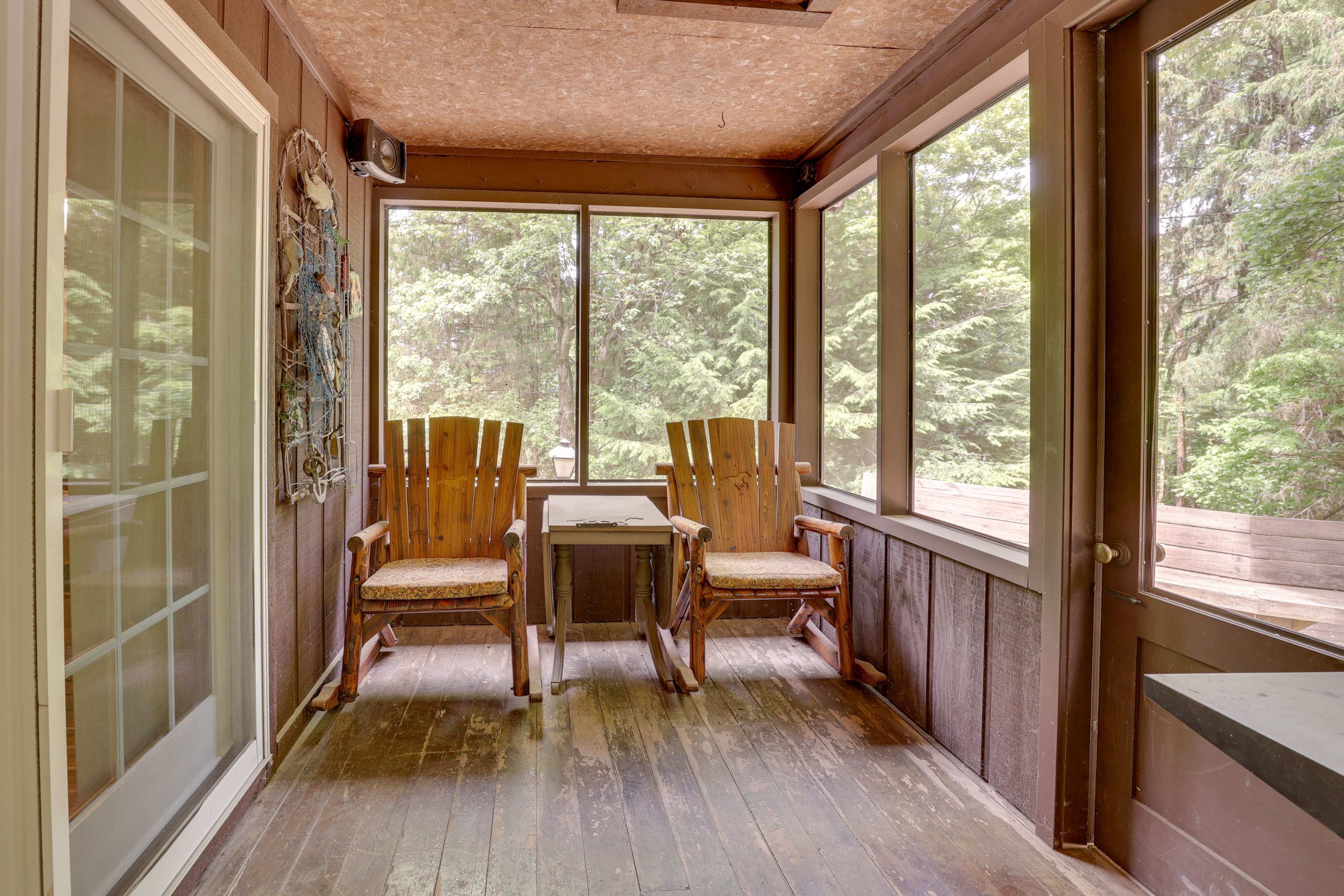 Screened Patio | Gas & Charcoal Grills