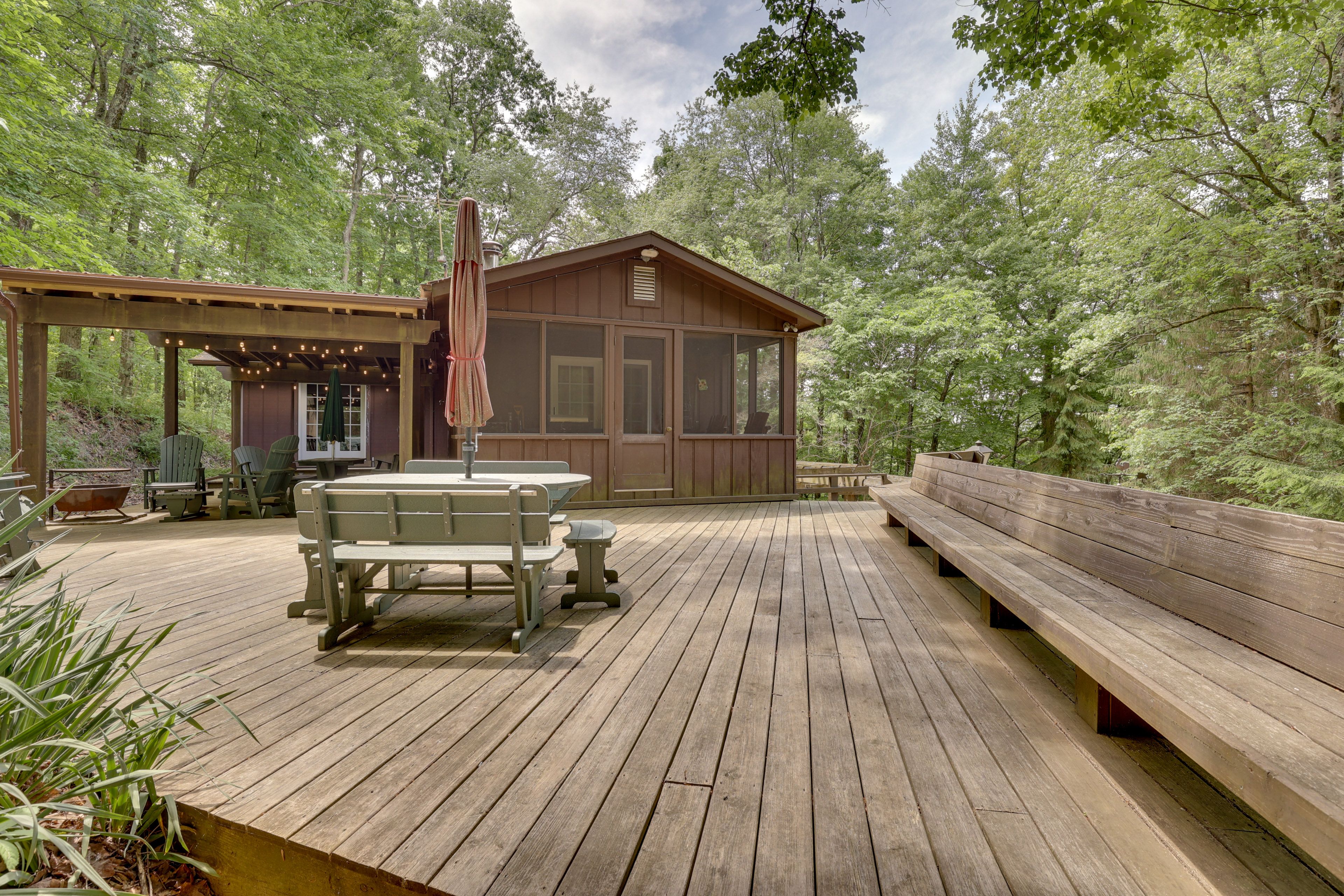 Carrollton Vacation Rental | 2BR | 2BA | 2,000 Sq Ft | Stairs Required to Enter