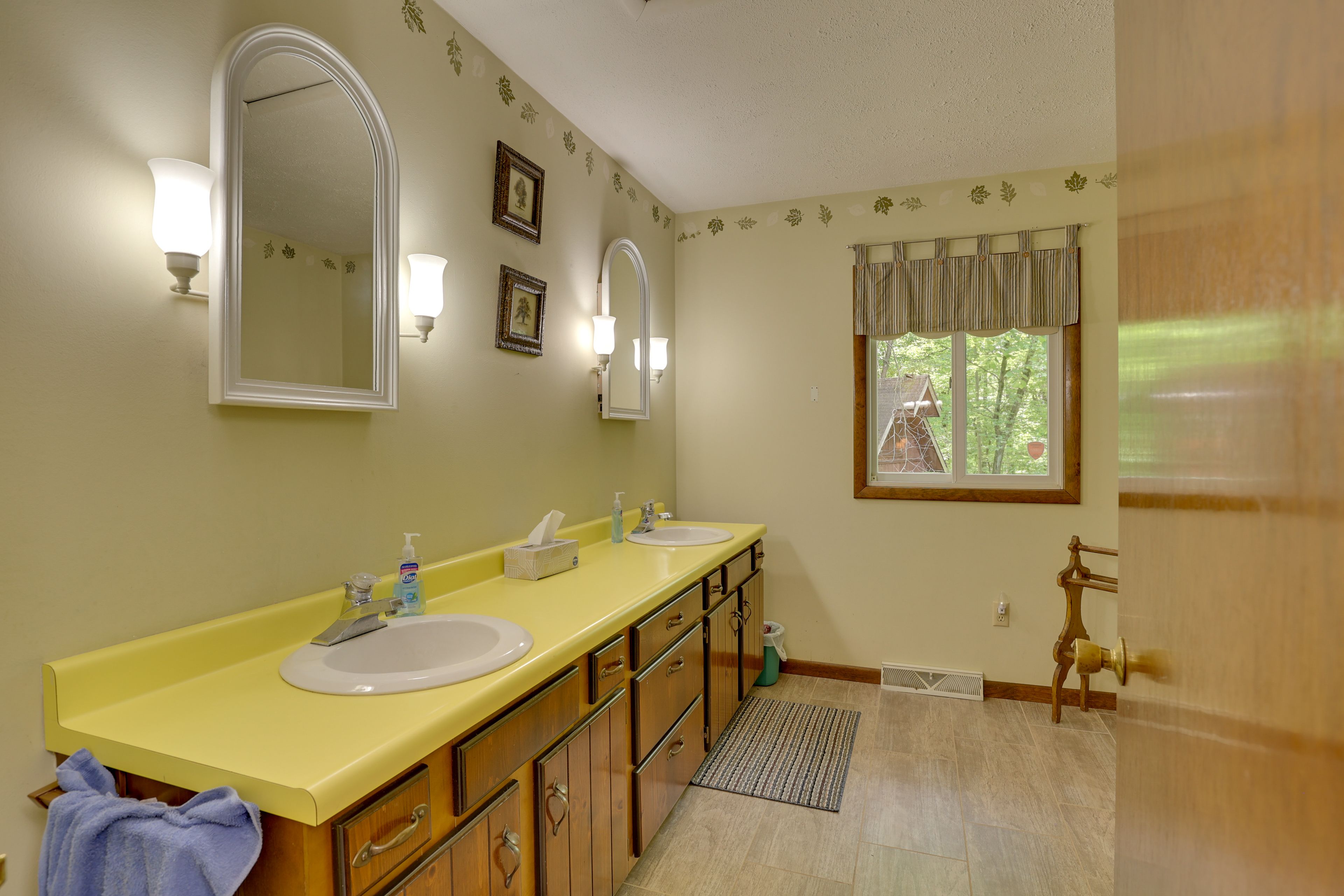 Bathroom | Complimentary Toiletries | Towels Provided | Lower Level