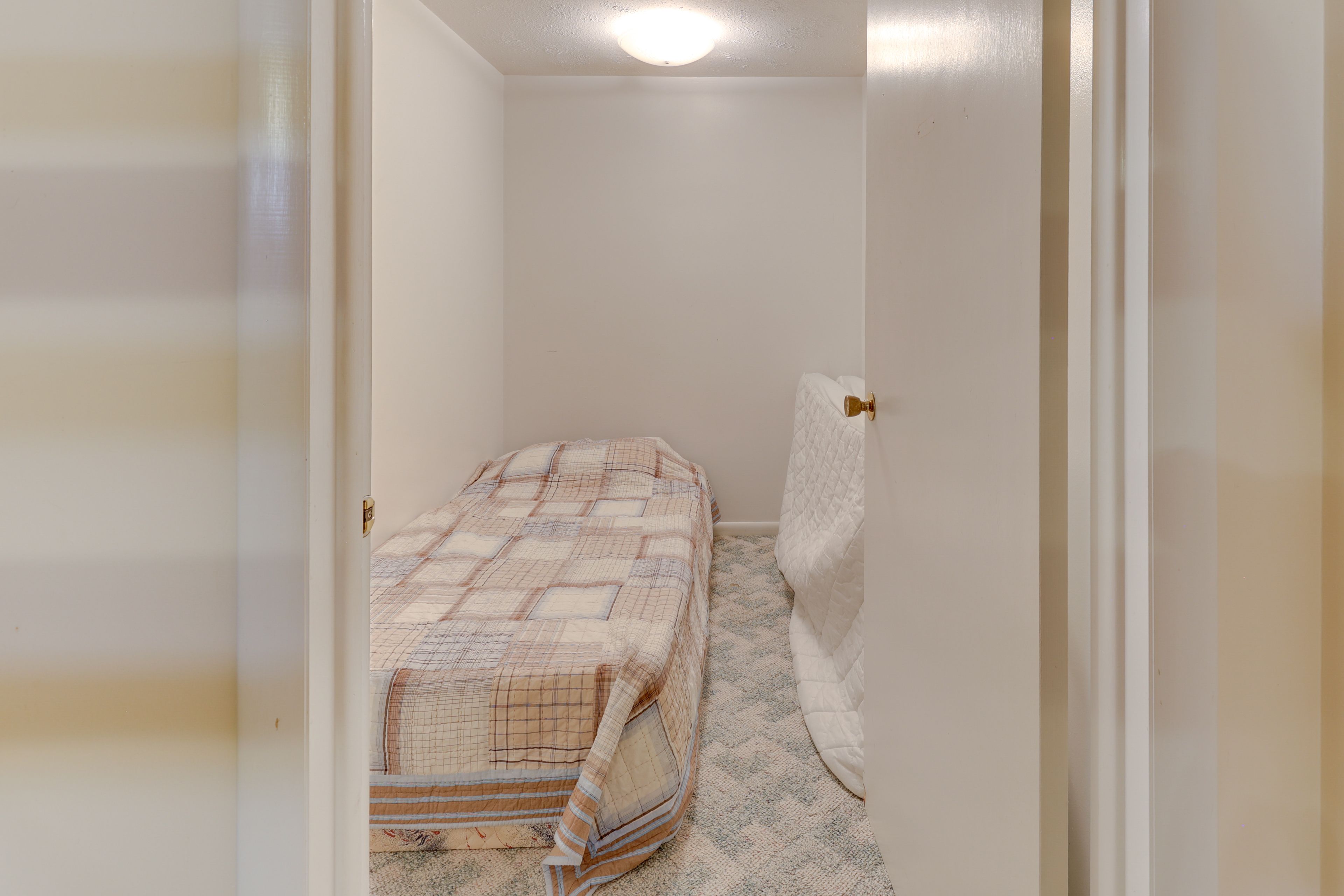 Additional Sleeping | 6 Twin Floor Mattresses