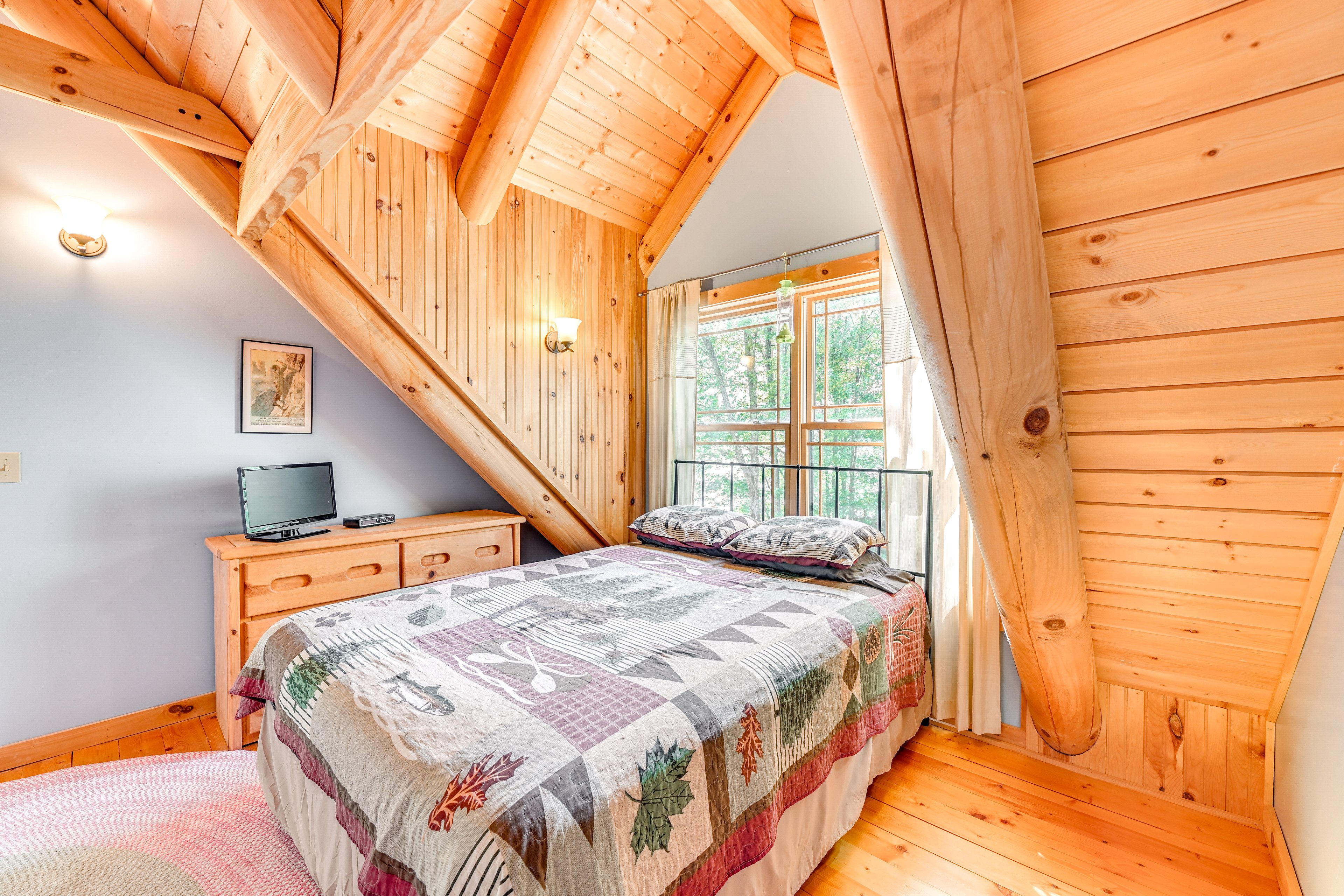 Bedroom 2 | Upper Level | Queen Bed