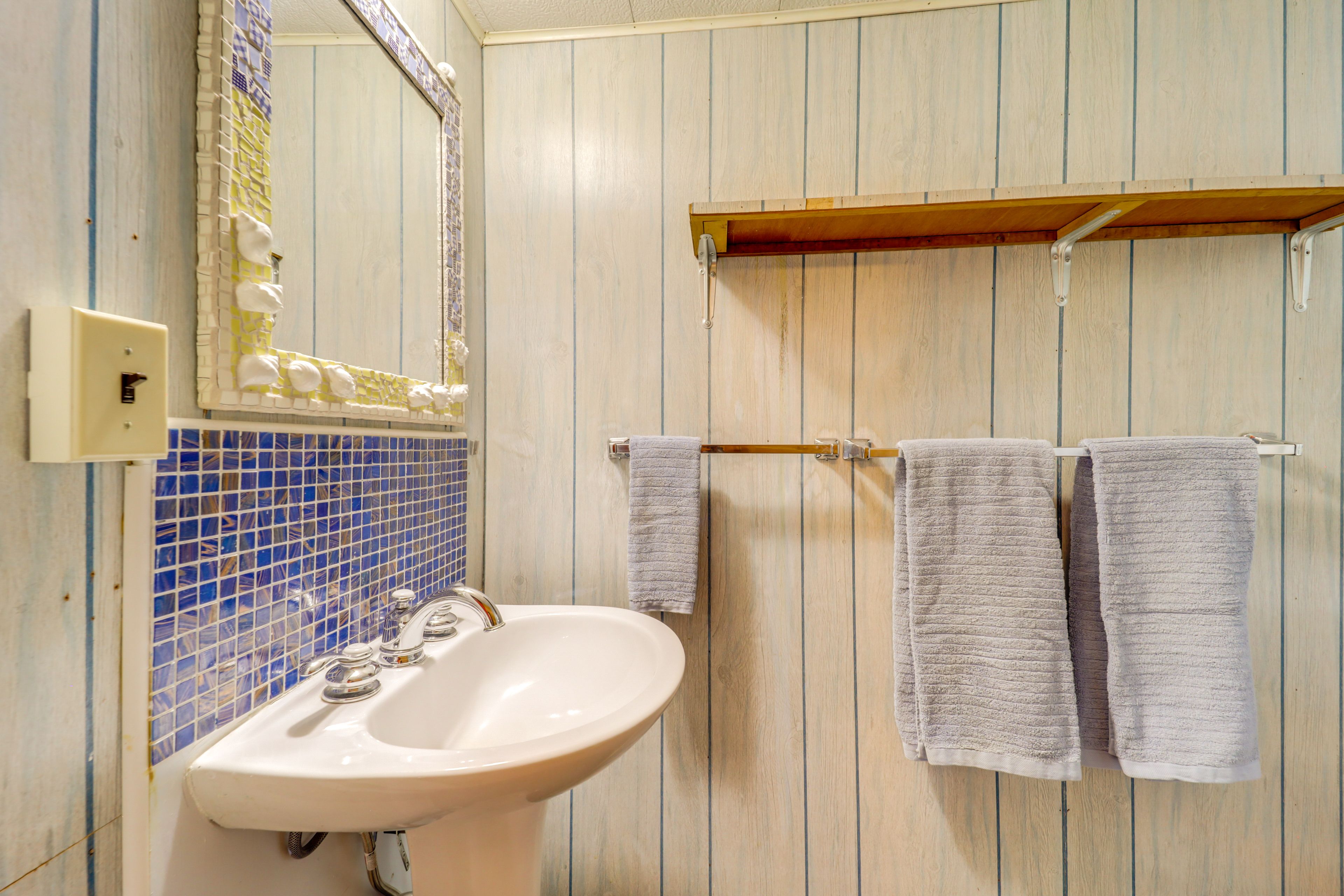Full Bathroom | Complimentary Toiletries | 2nd Floor
