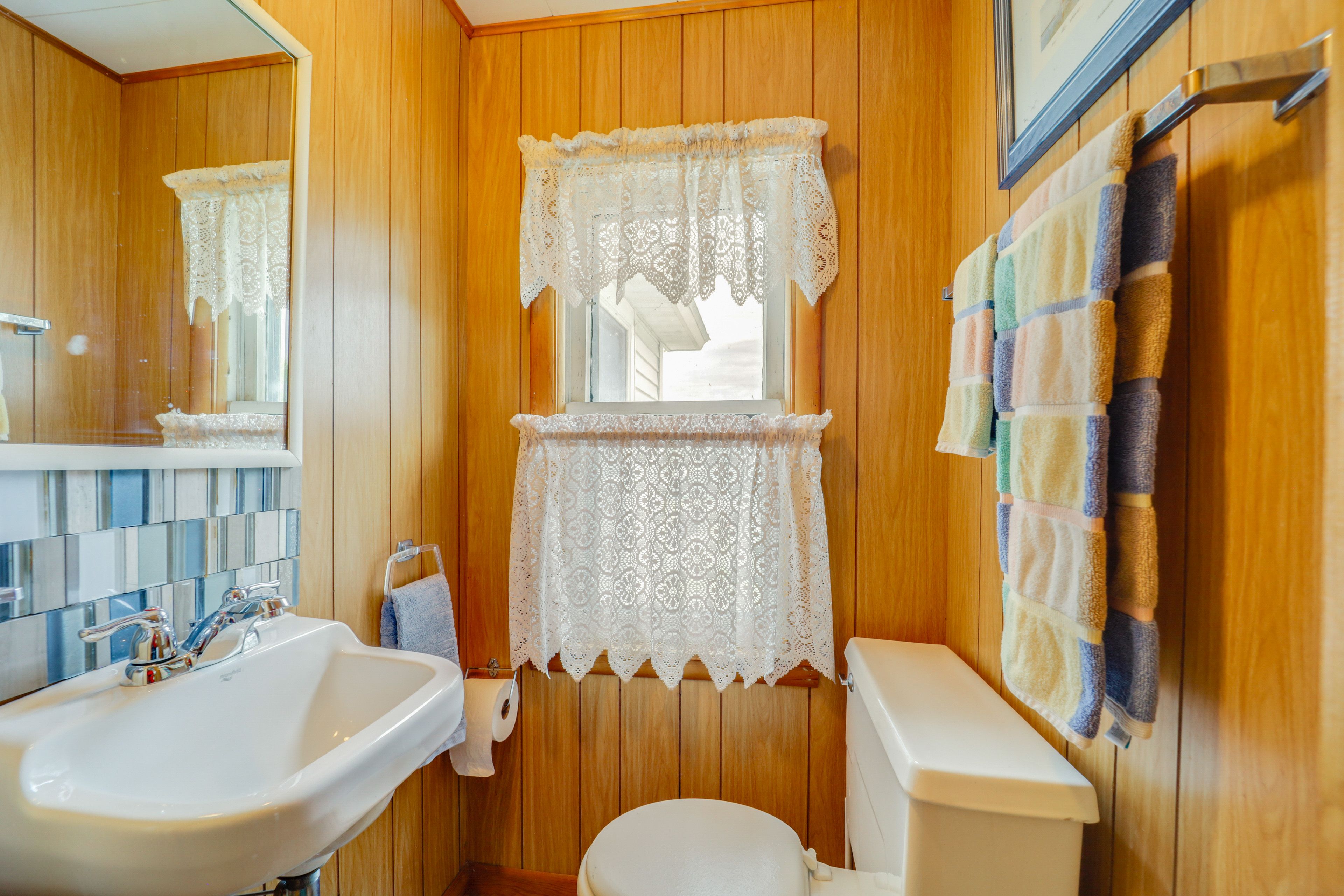 Half Bathroom | Towels Provided | 2nd Floor