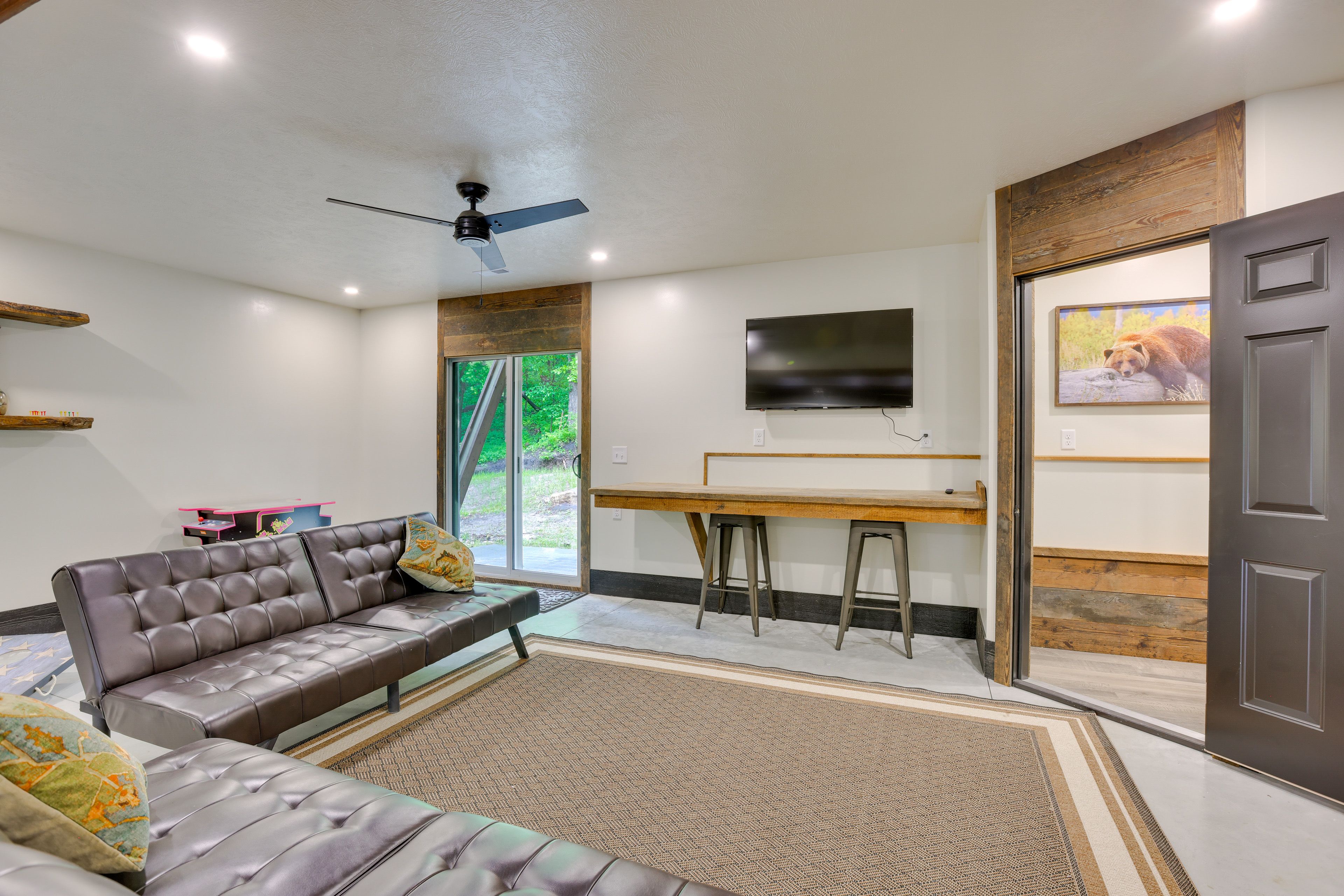 Game Room | 2 Full Futons | Board Games | Cornhole | Lower Floor