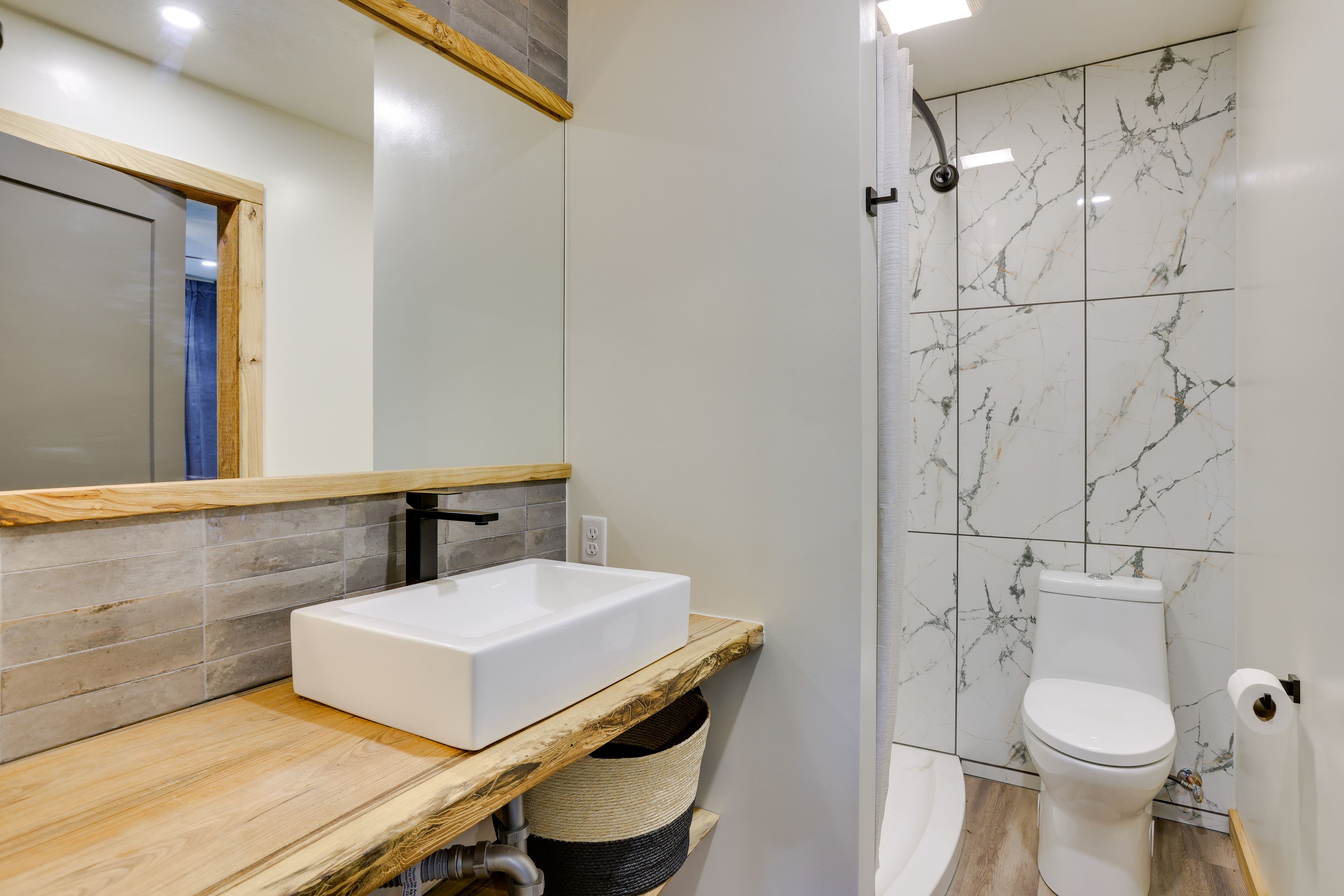 Full Bathroom | Complimentary Toiletries | Upper Floor