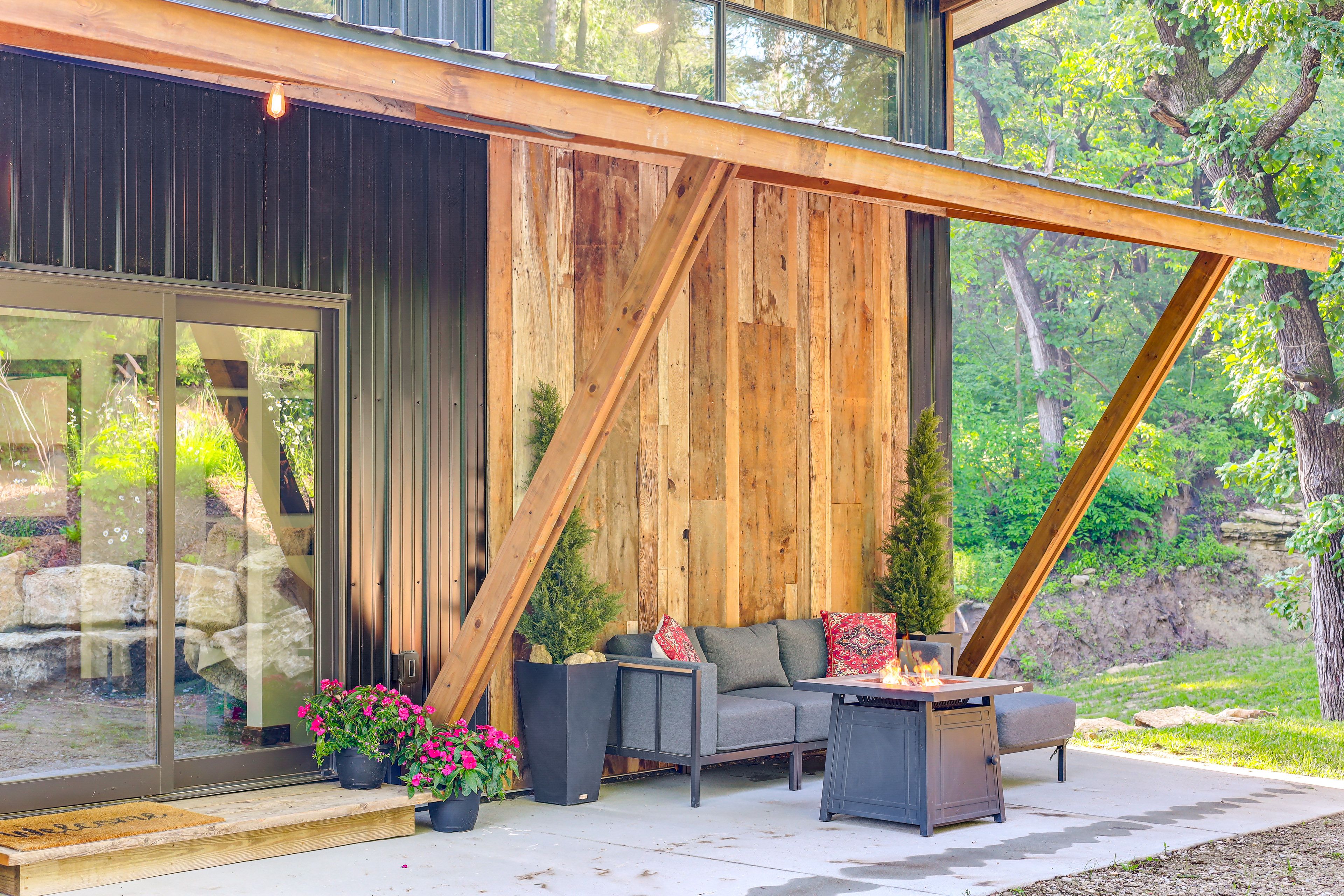 Furnished Patio | Gas Fire Pit
