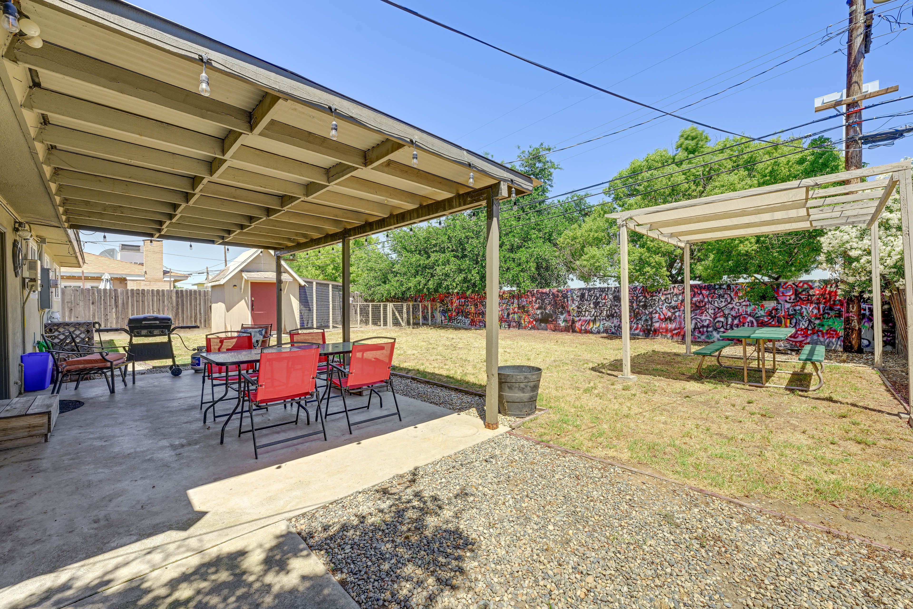Covered Patio | Gas Grill | Outdoor Dining Areas | Private Yard