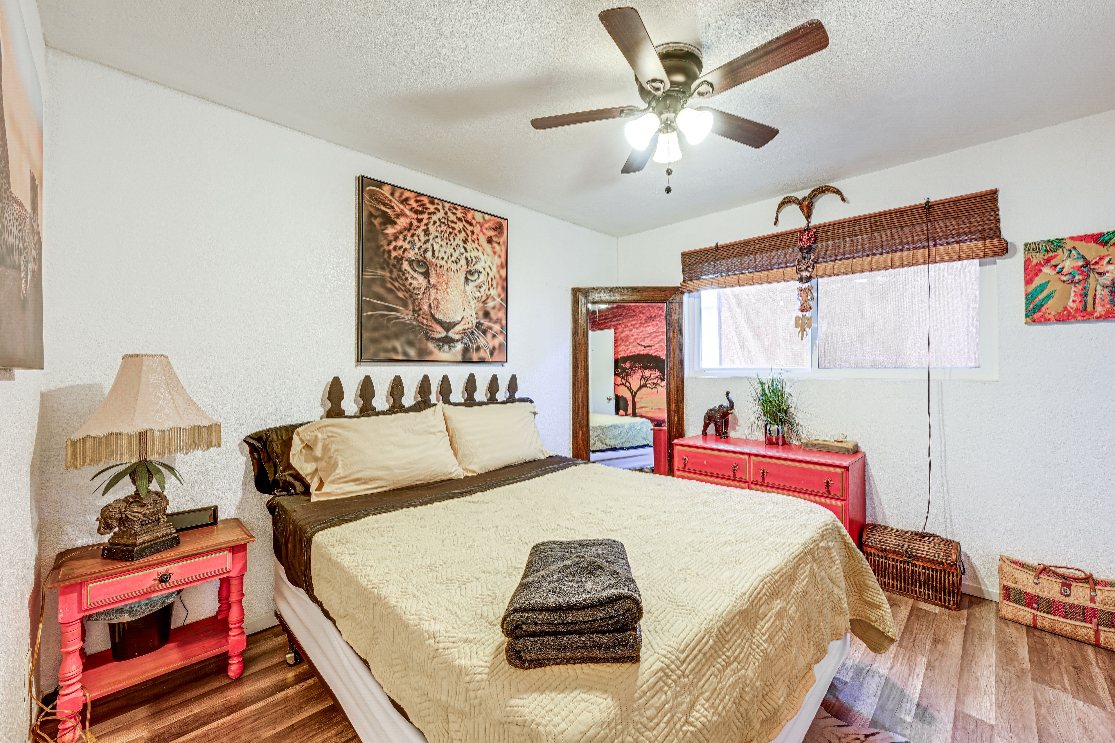 Bedroom 2 | Queen Bed