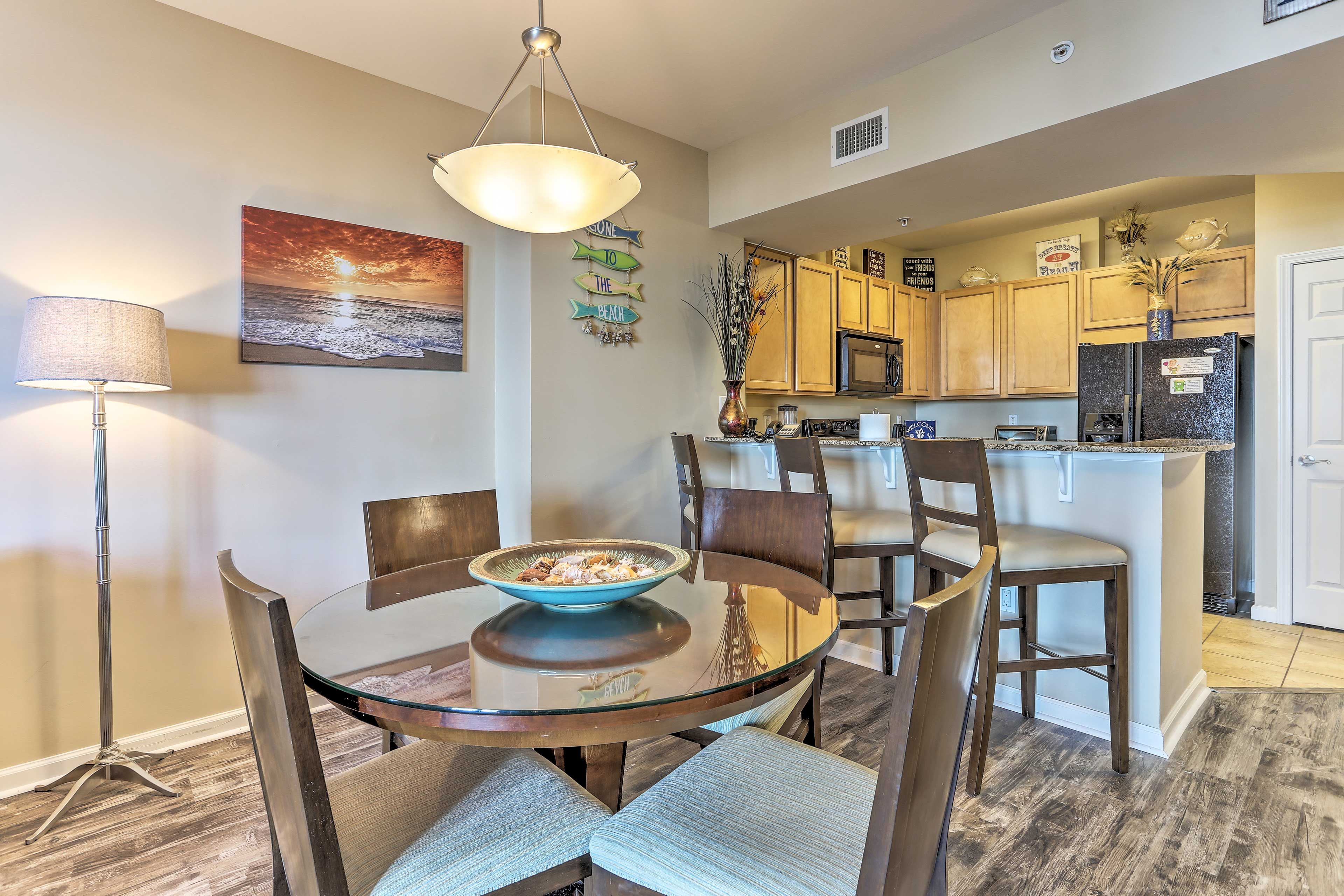 Dining Area | Kitchen