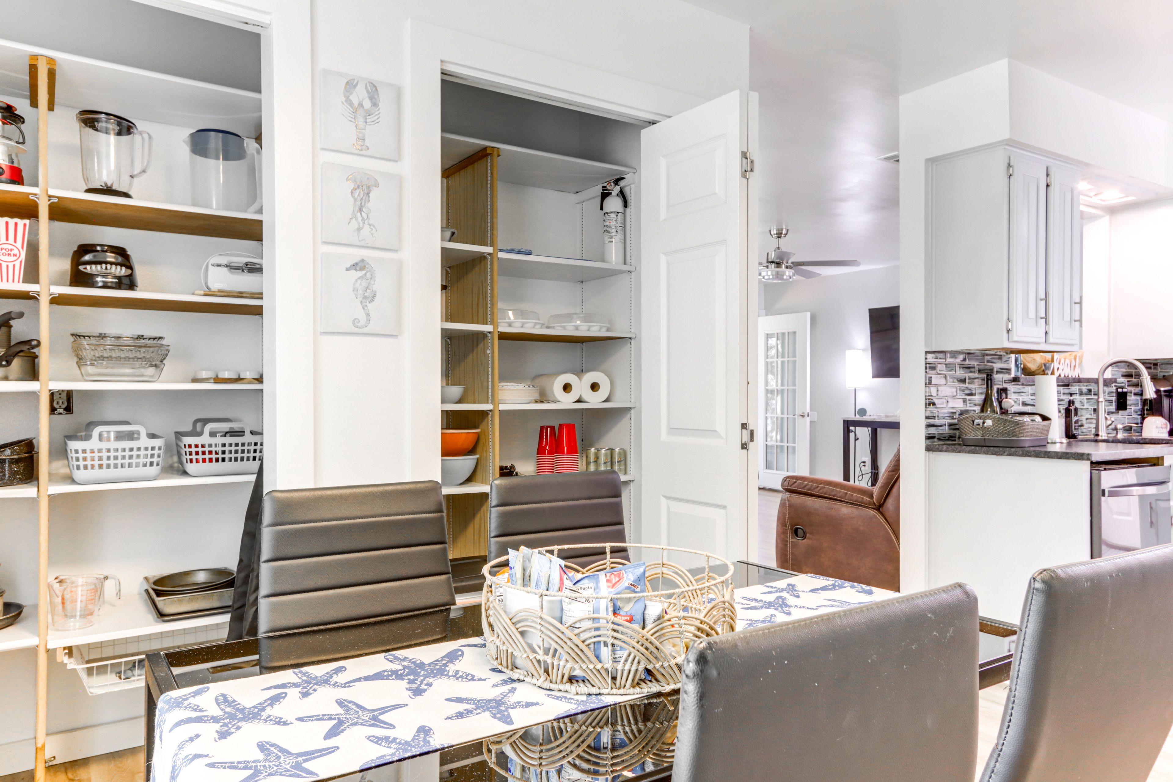 Dining Area | Washer & Dryer