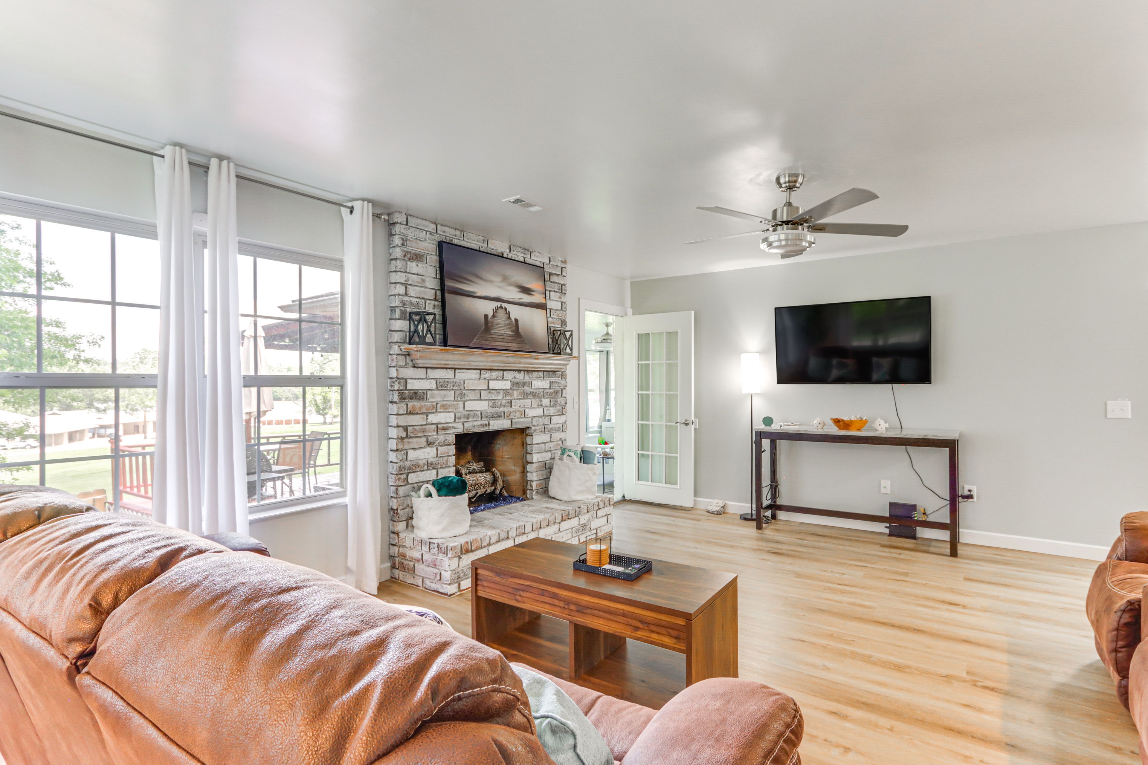 Living Room | Free WiFi