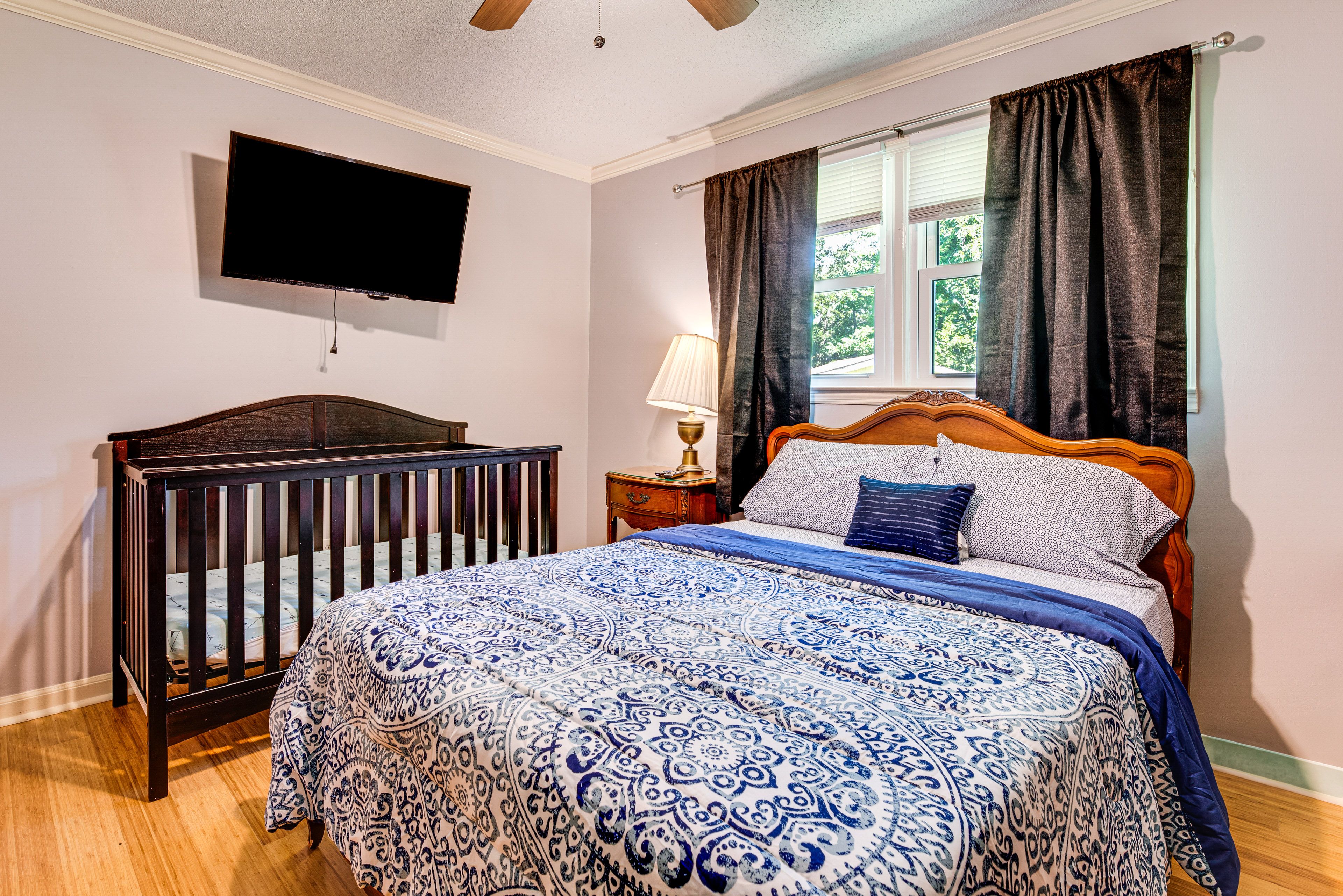 Bedroom 3 | Full Bed | Crib