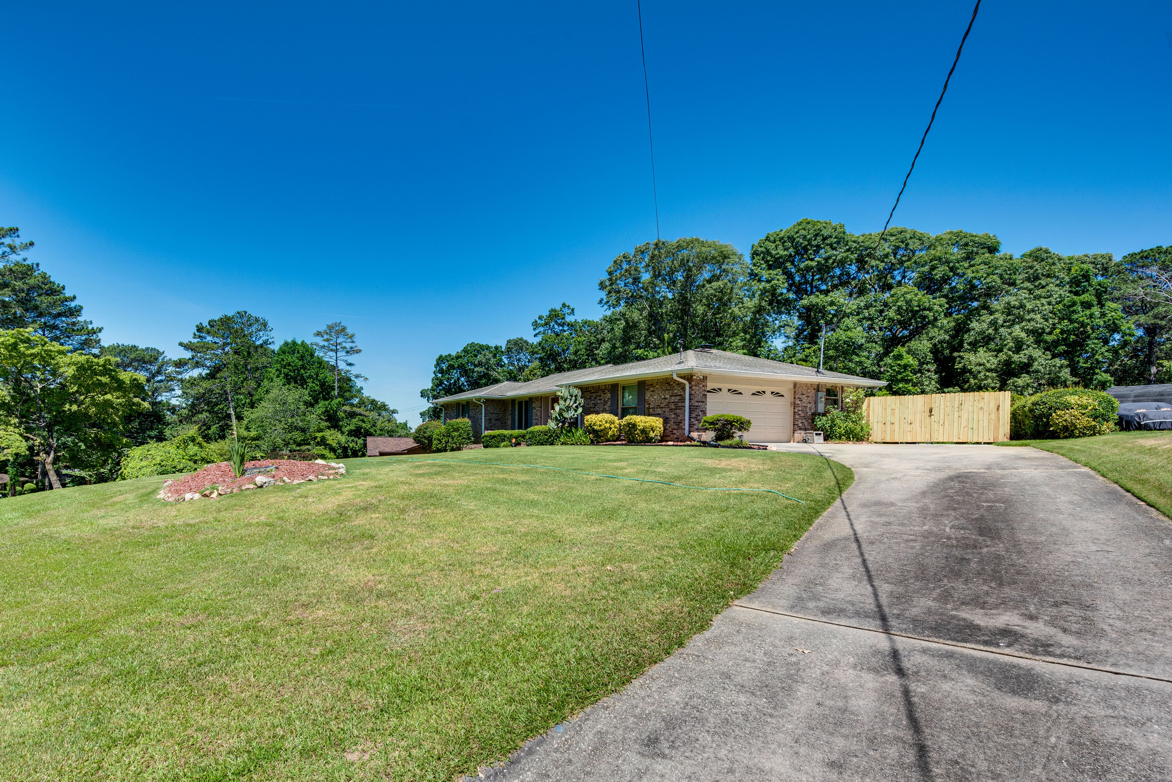 Parking | Driveway (4 Vehicles) | RV/Trailer Parking | Free Street Parking