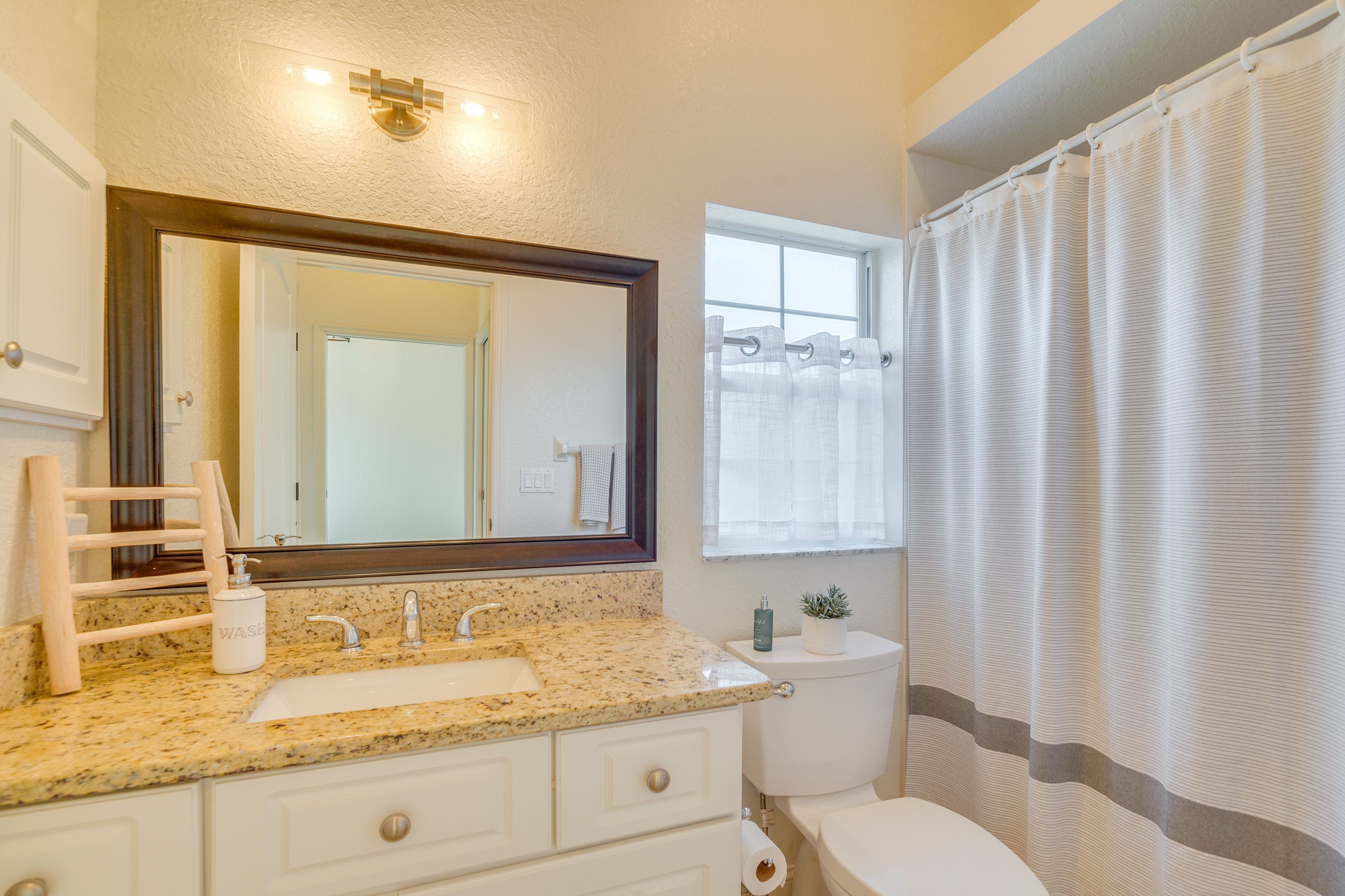 Full Bathroom | 1st Floor