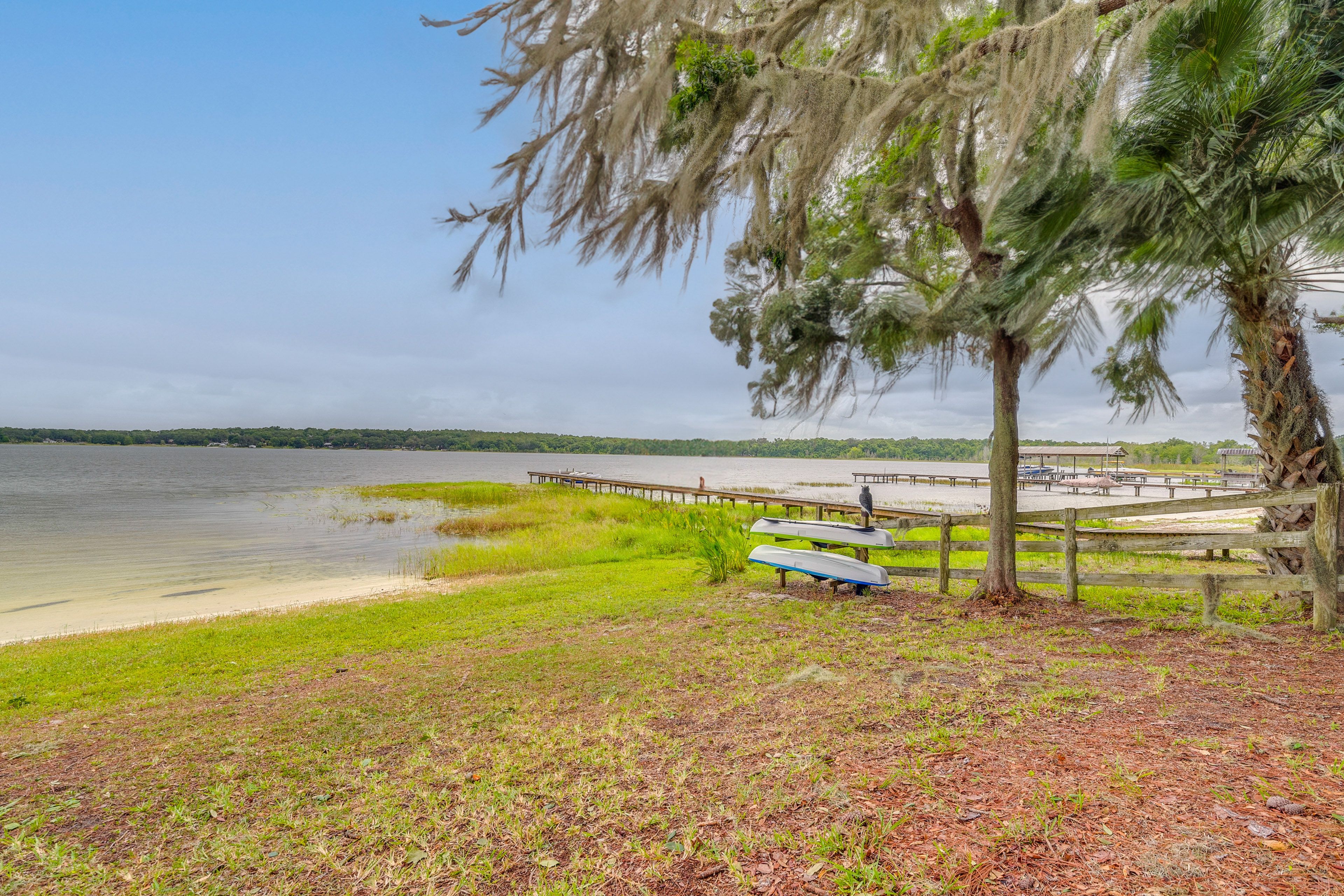 Lake Access | Boat/Jet Ski Launch | 2 Kayaks w/ Life Vests | Fishing Poles