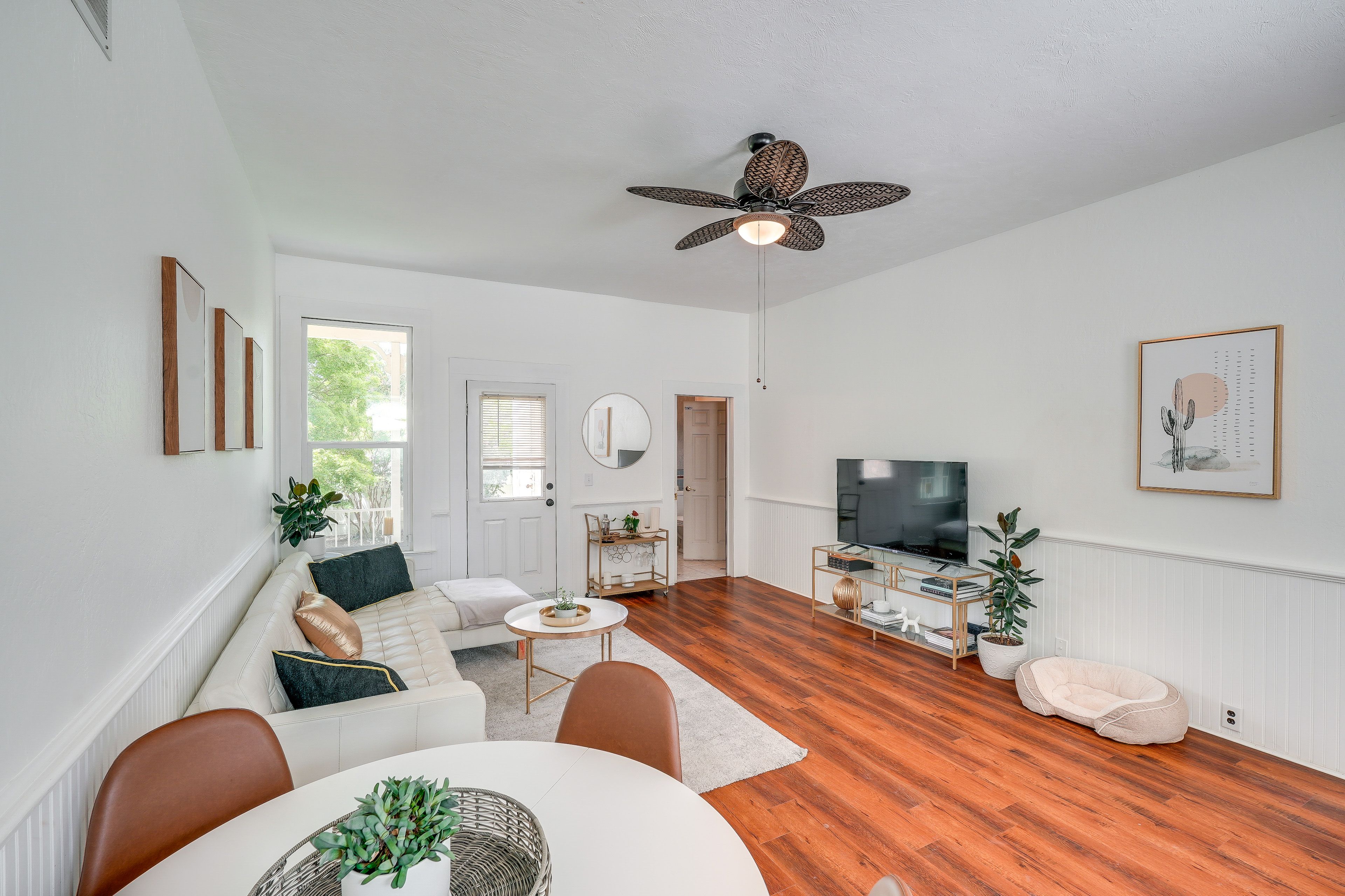 Living Room | 1st Floor | Free WiFi | Central A/C & Heat