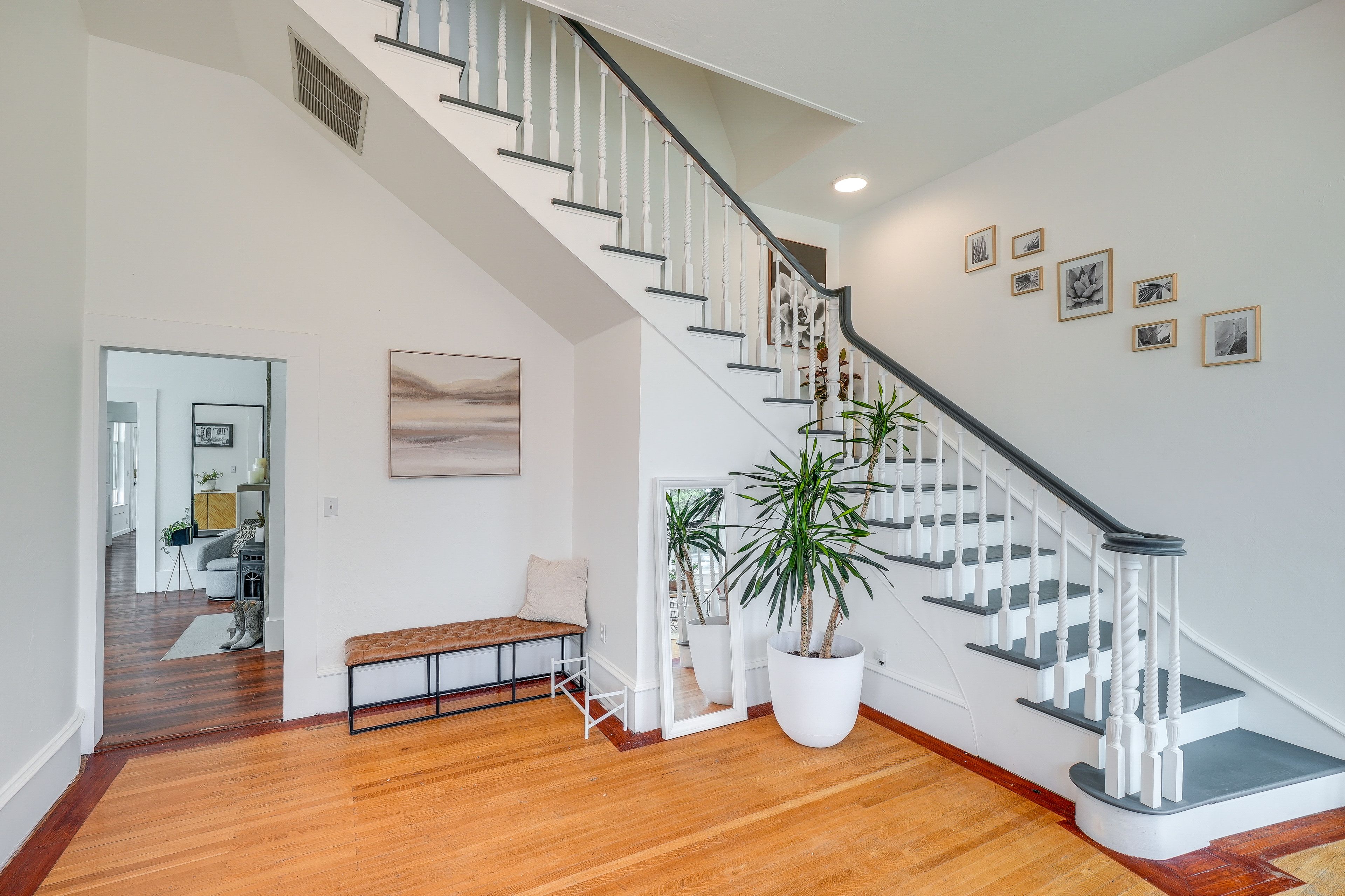 Entry | Staircase to 2nd Floor