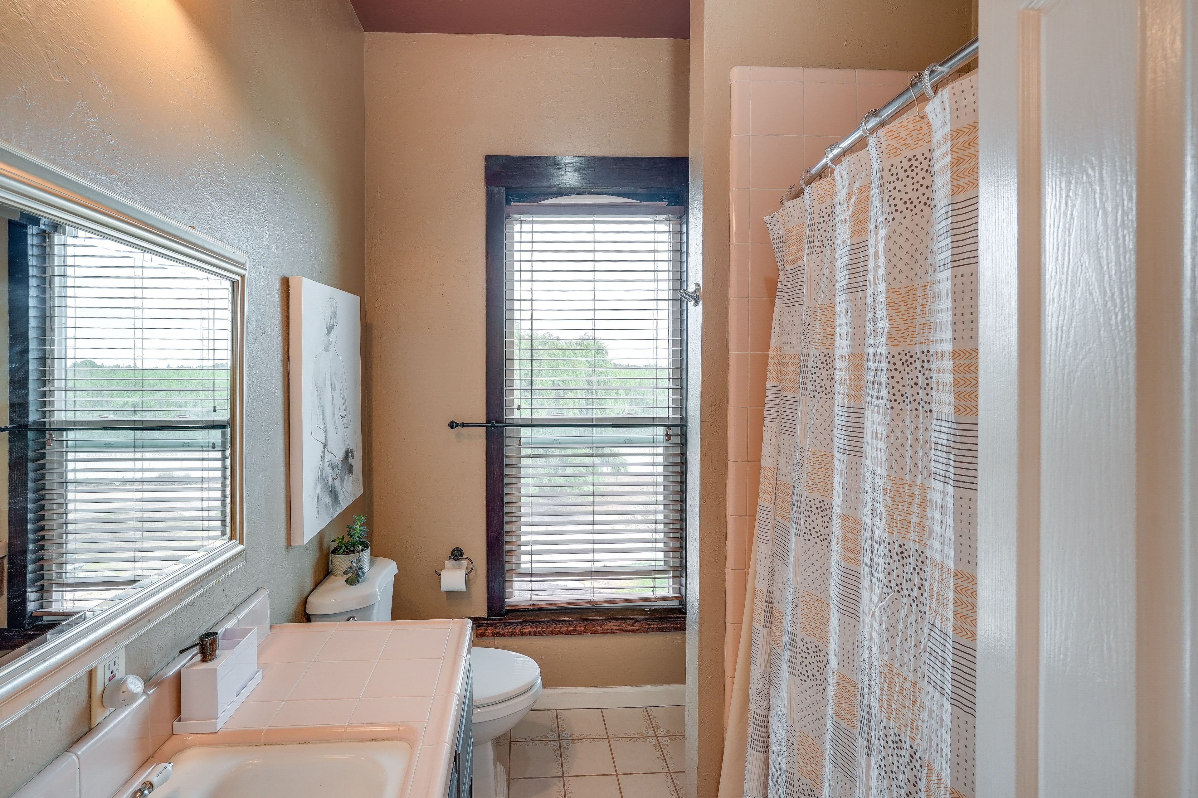 Full Bathroom | 2nd Floor