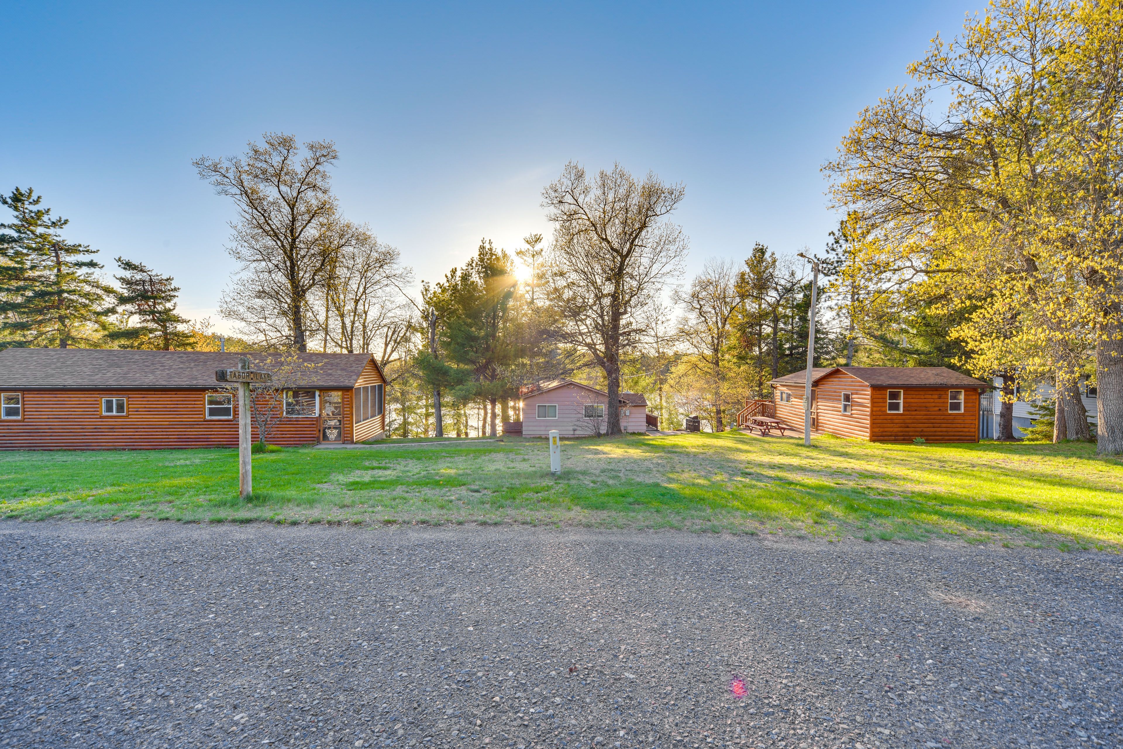 Property Exterior | Driveway Parking (6 Vehicles) | Trailer Parking