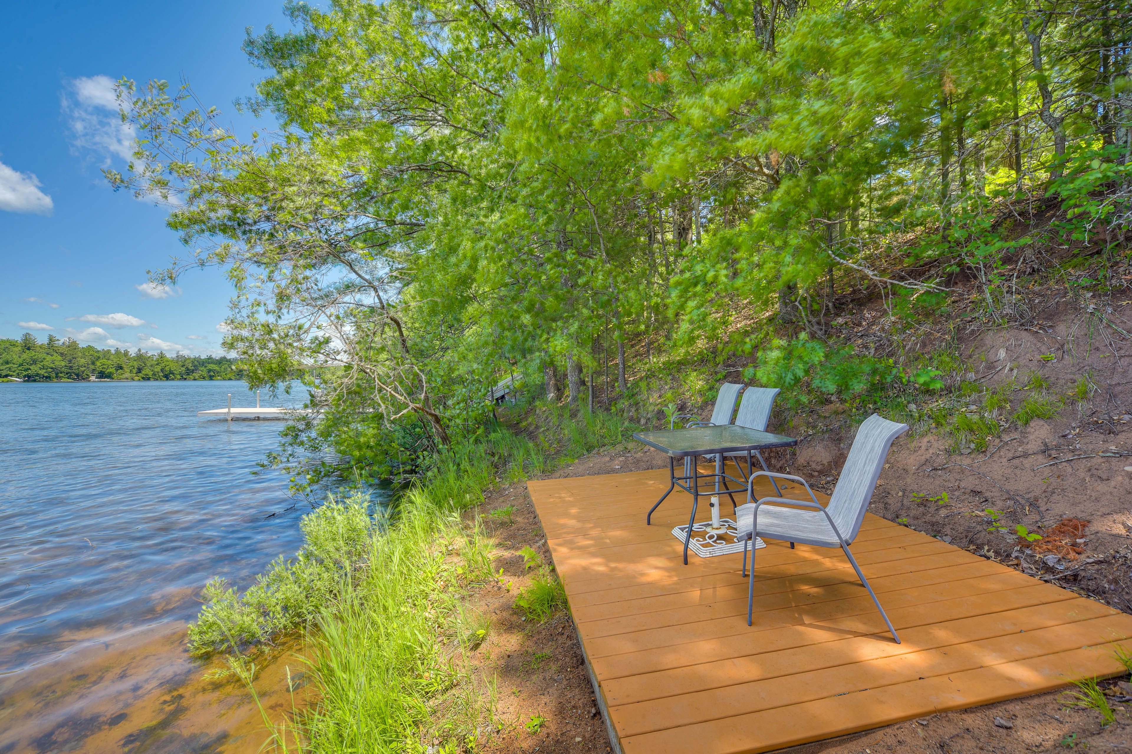Beach | Lakefront Deck