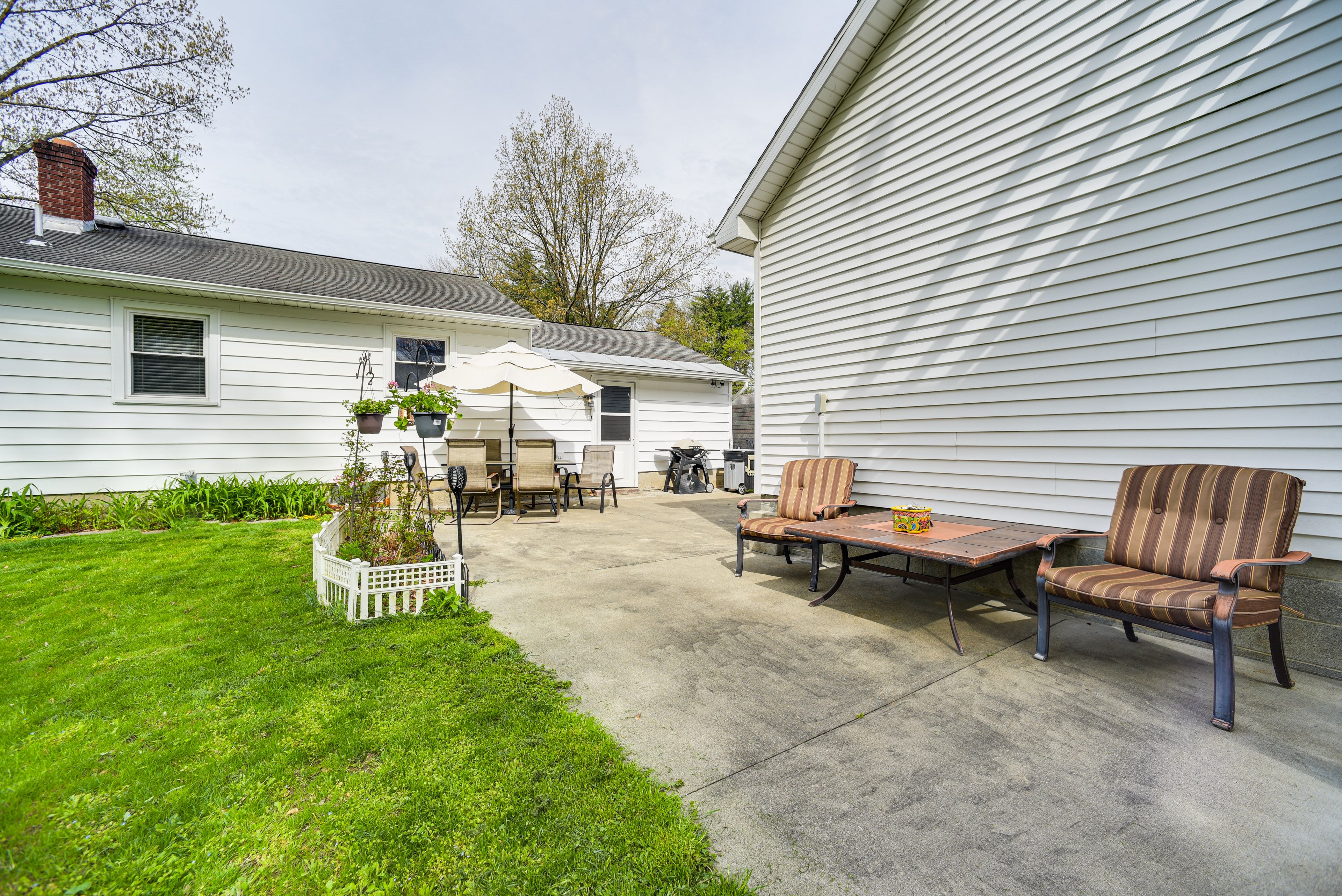 Ballston Spa Vacation Rental | 2BR | 1BA | Step-Free Entry | 1,300 Sq Ft