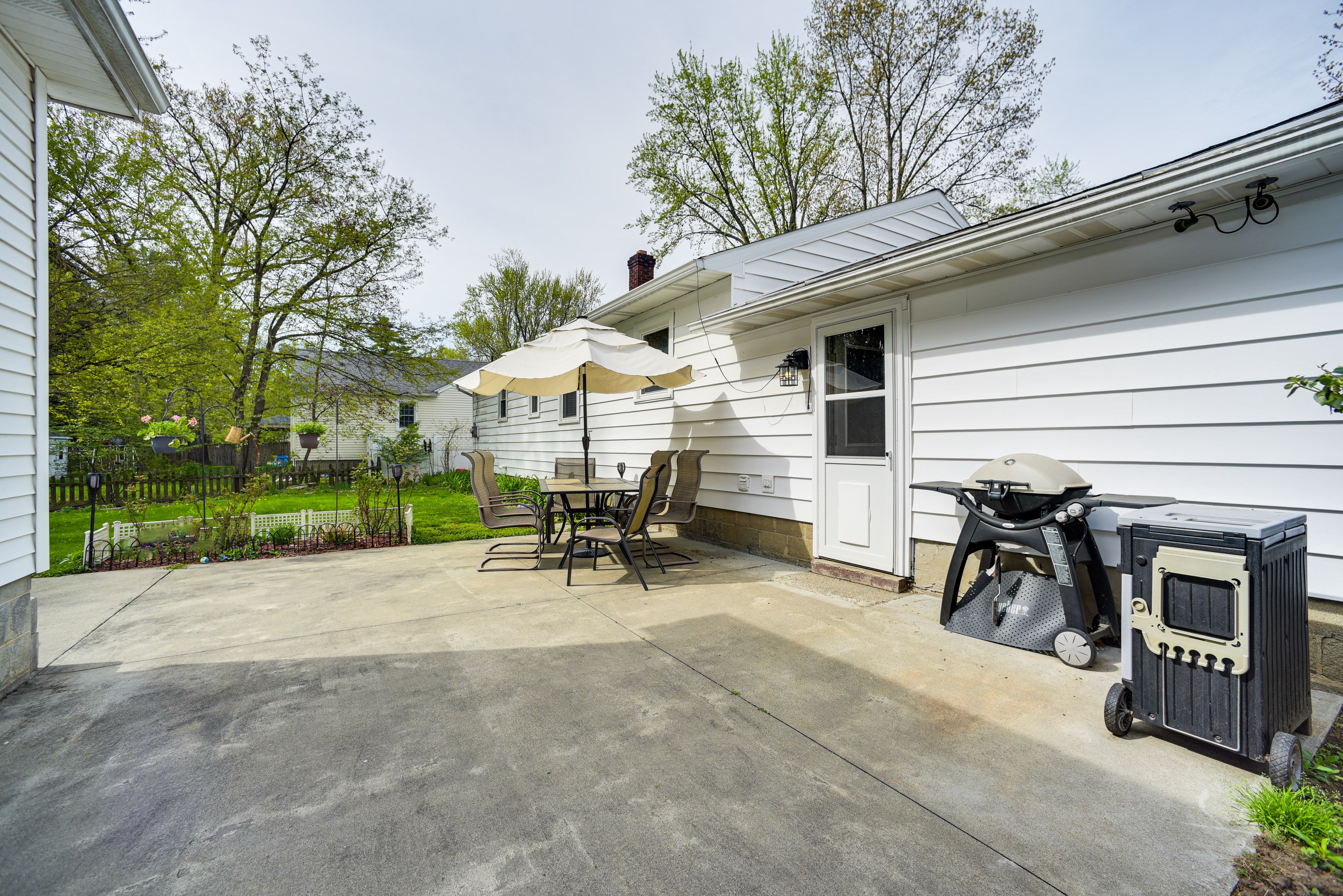 Patio | Seating & Dining | Gas Grill