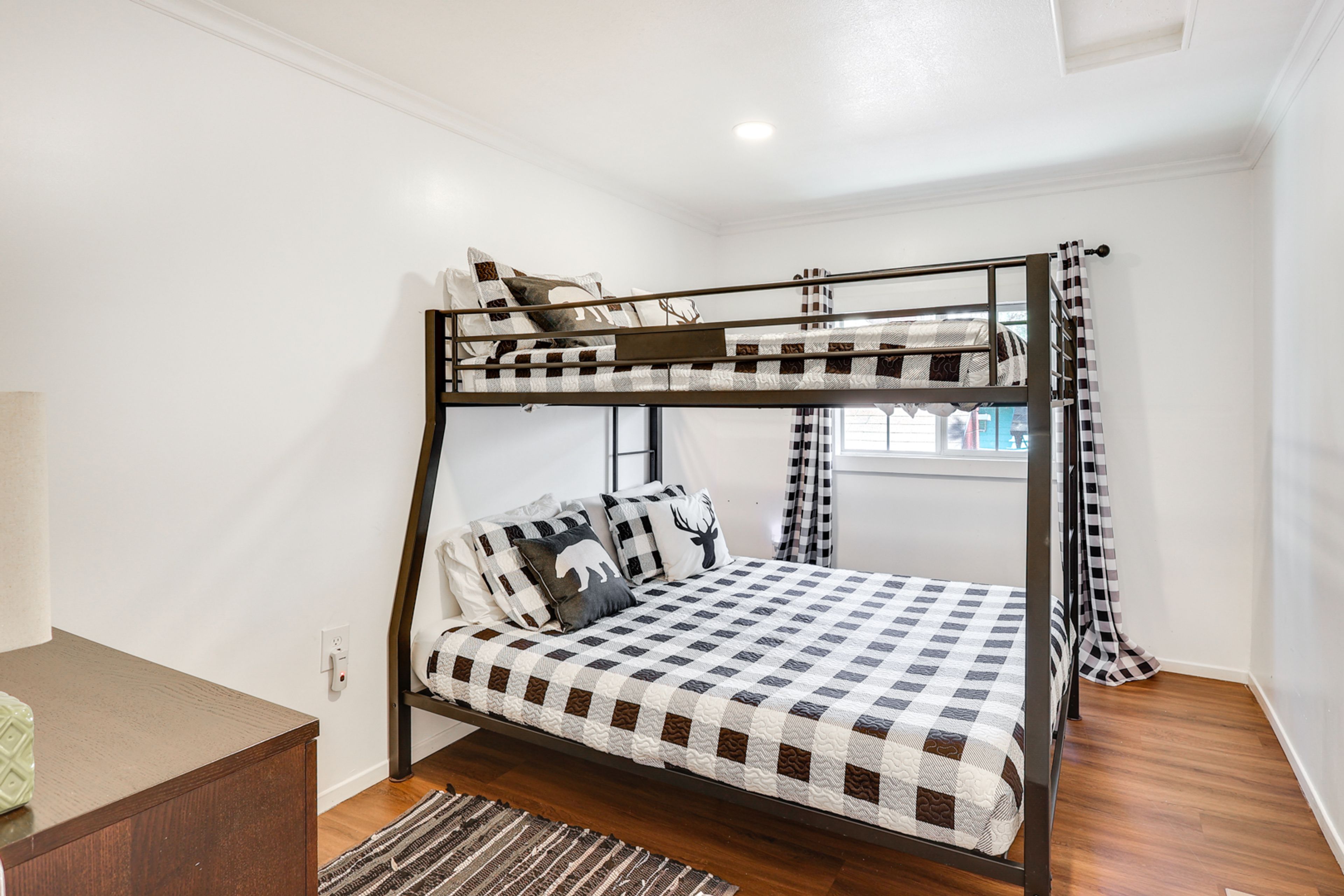 Bedroom 2 | Full/Queen Bunk Bed
