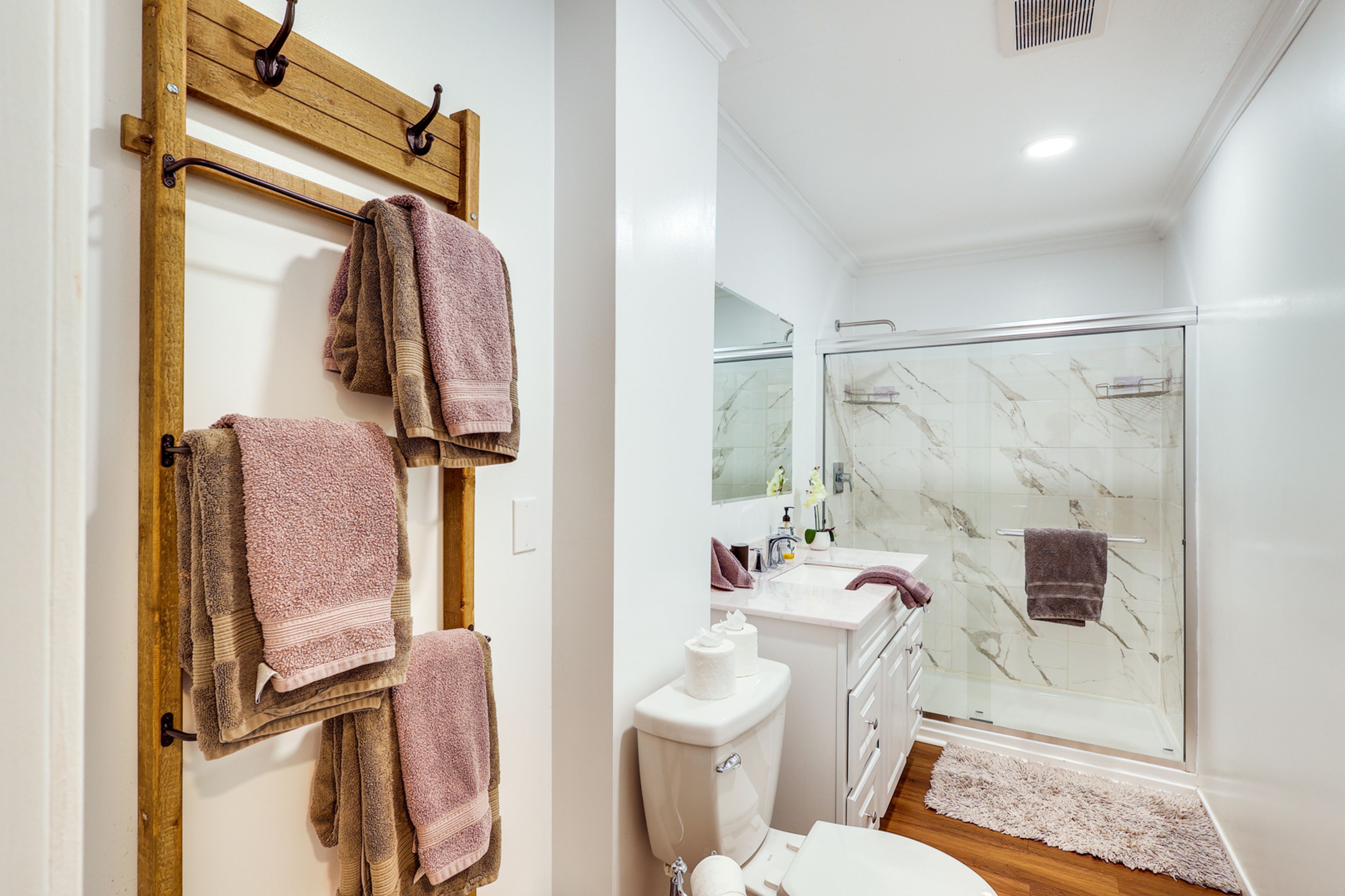Full Bathroom | Complimentary Toiletries