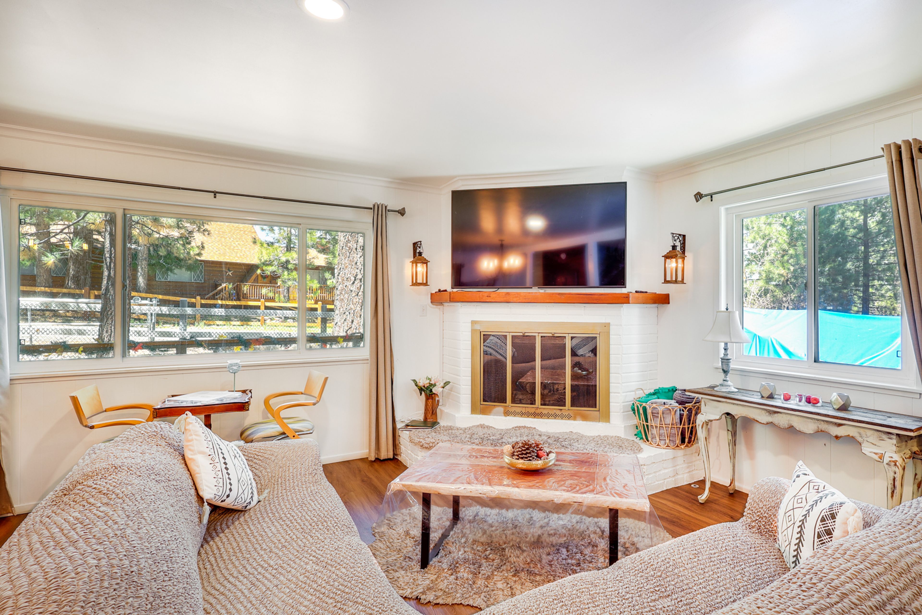 Living Room | Gas Fireplace