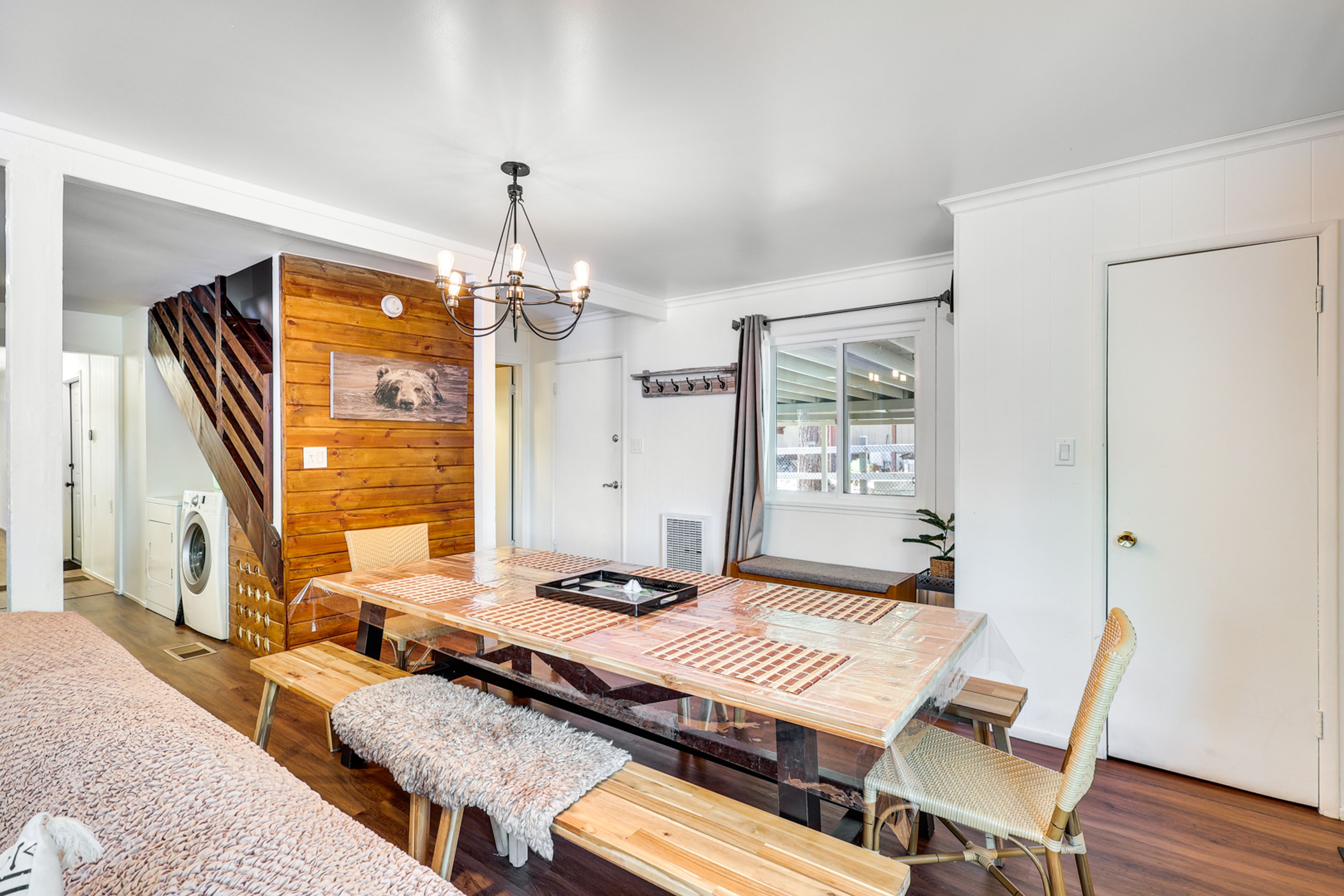 Dining Table | 1-Level Cabin | Central Heating | Free WiFi