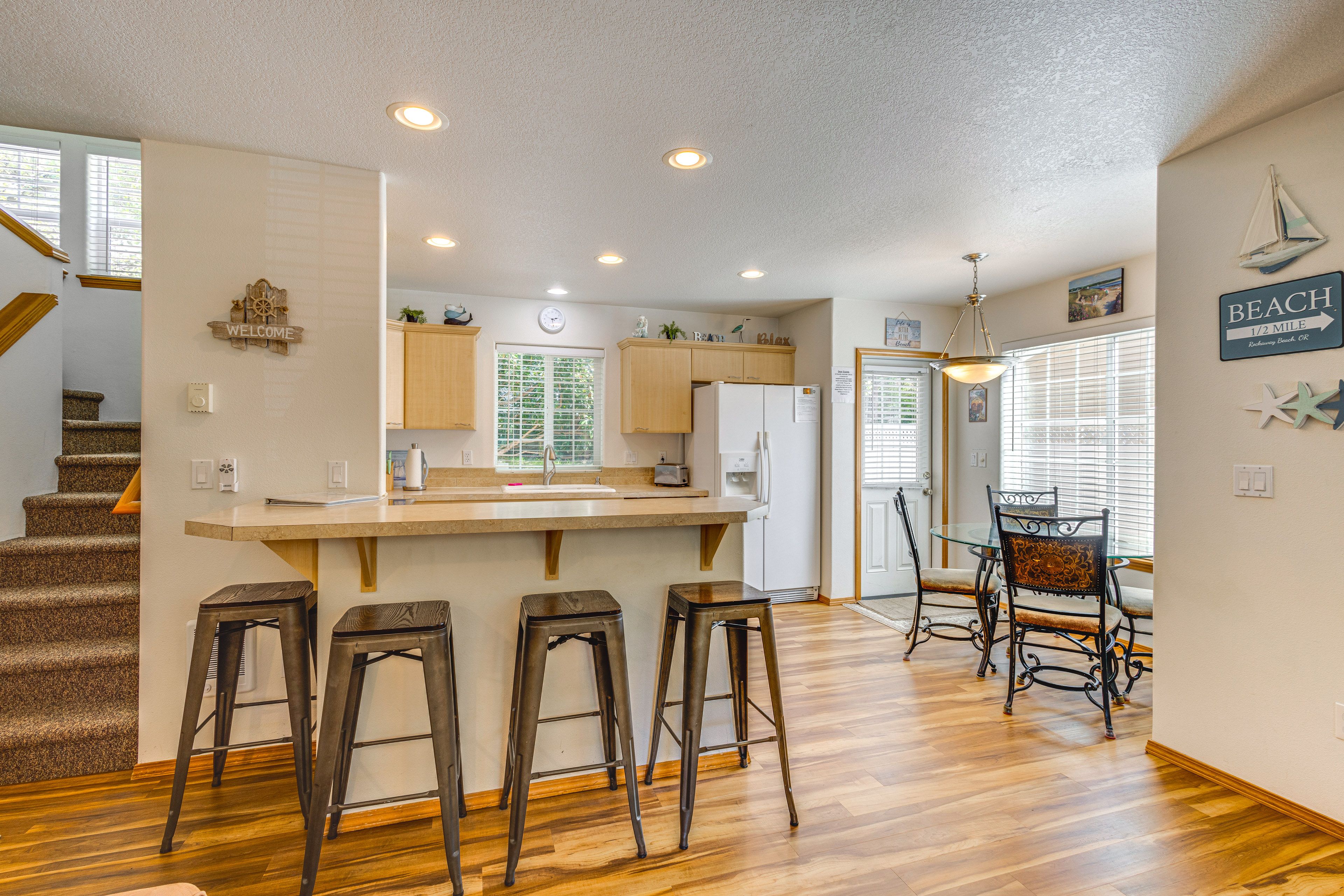 Kitchen & Dining Area