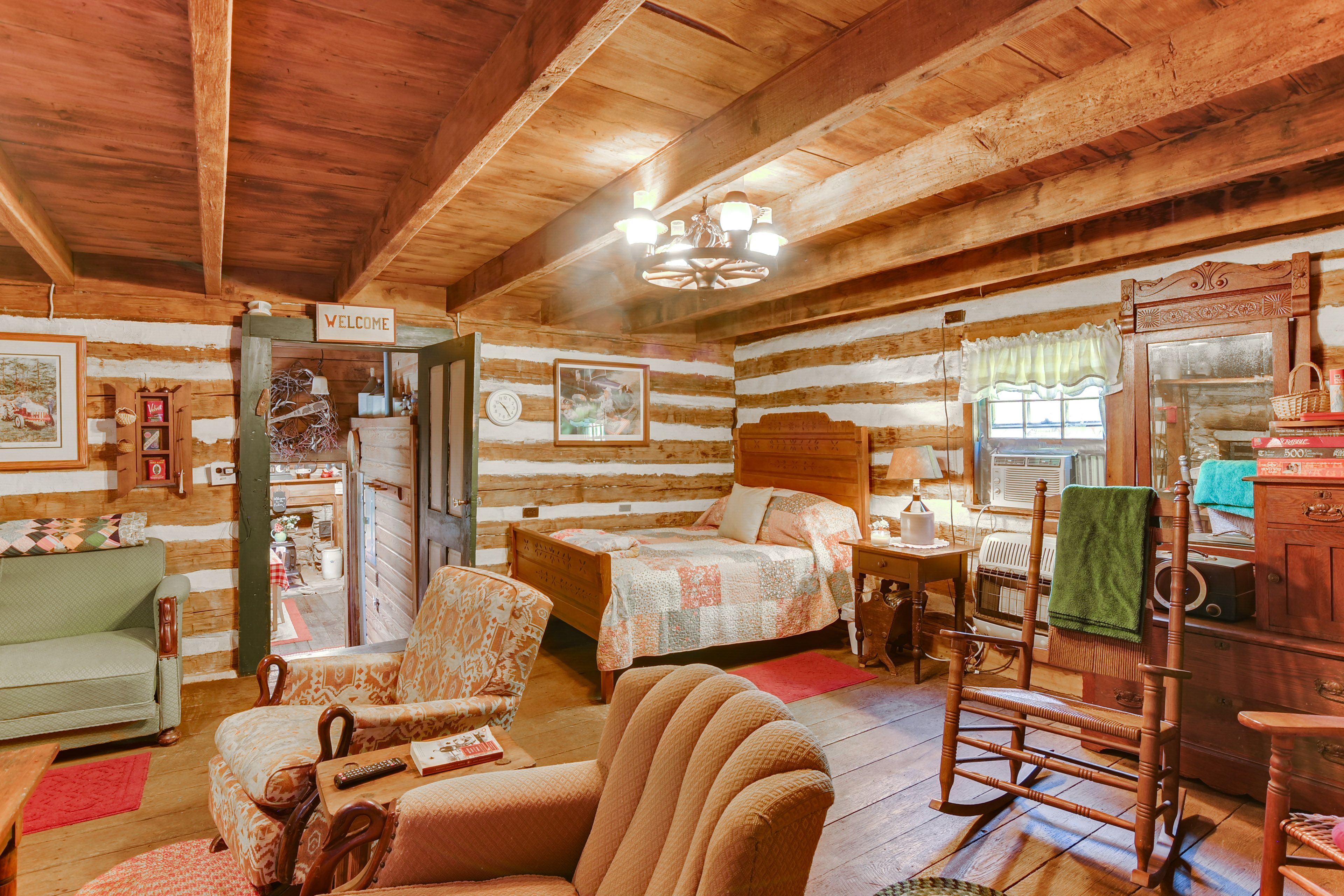Living Room | 2nd Floor | Full Bed | Flat-Screen TV | Free WiFi | Fireplace