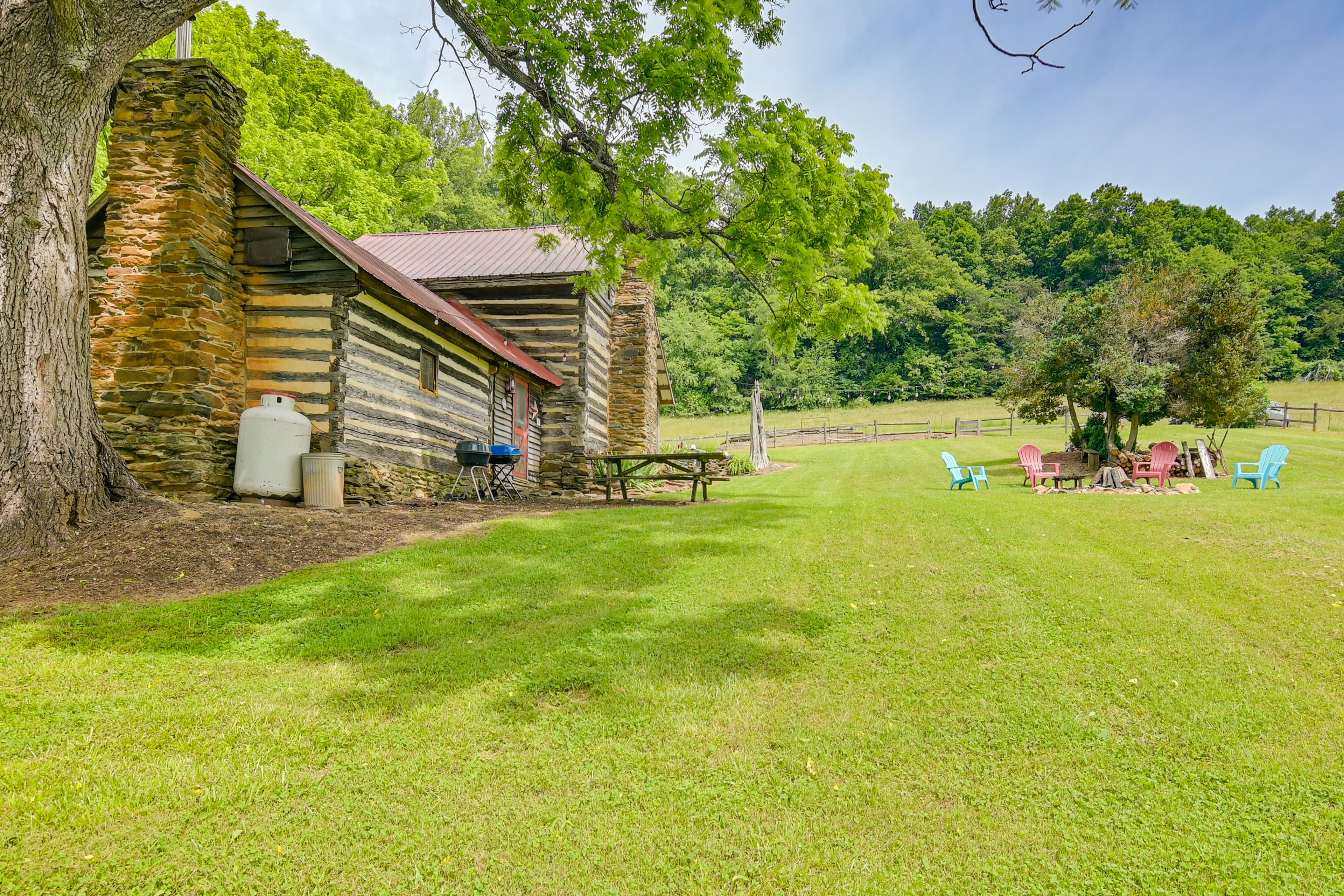 Yard | Picnic Table | Charcoal Grills | Wood-Burning Fire Pit