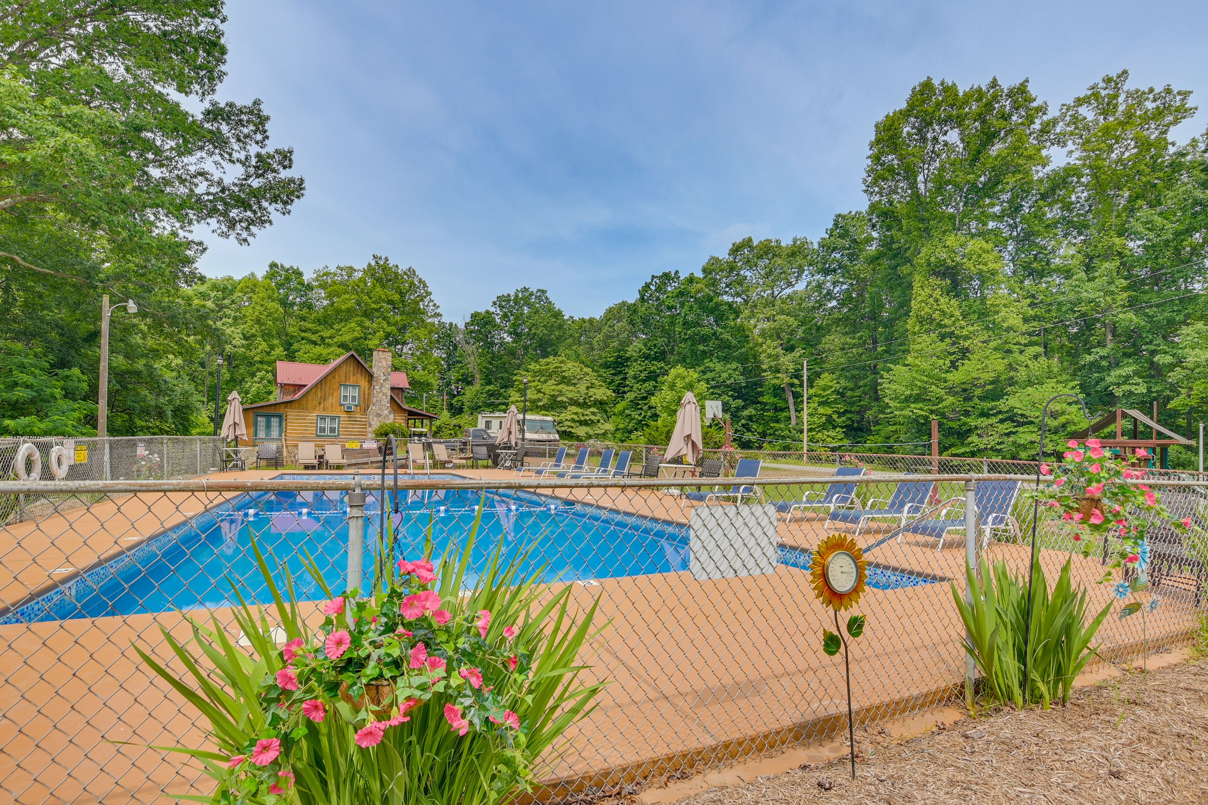 Deer Run Campgrounds | Community Amenities | Outdoor Pool