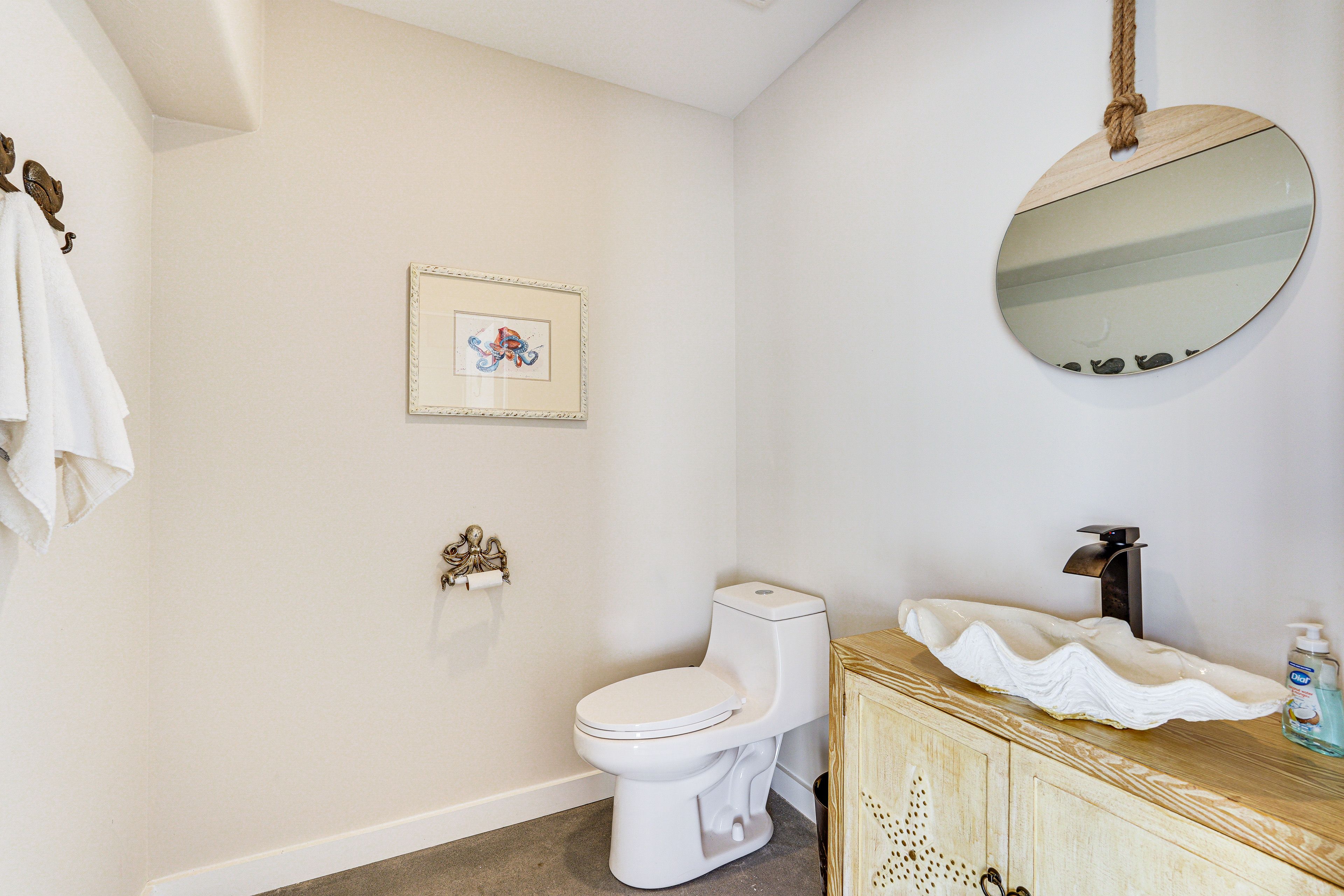 Half Bathroom | 1st Floor