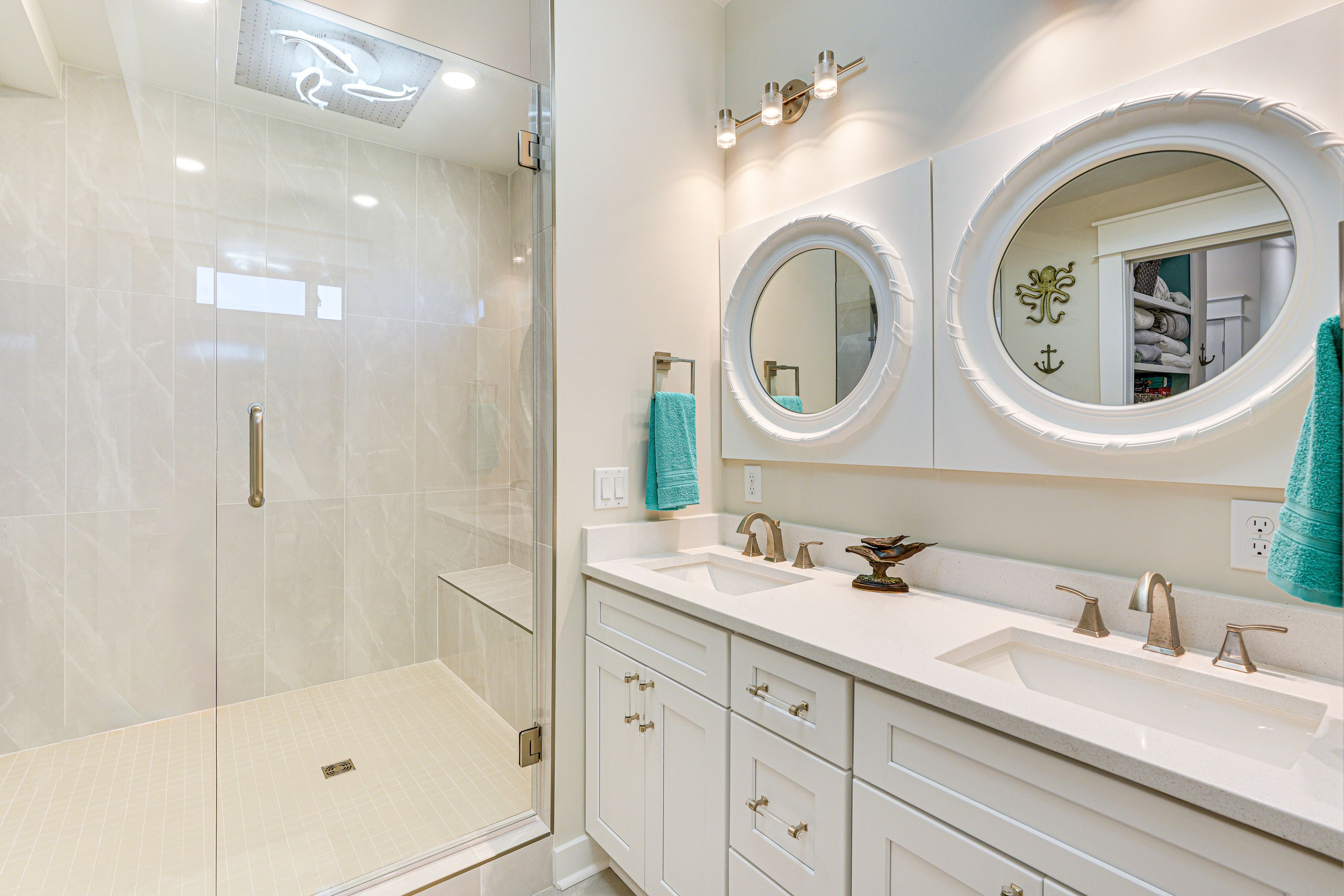 Full Bathroom | 2nd Floor