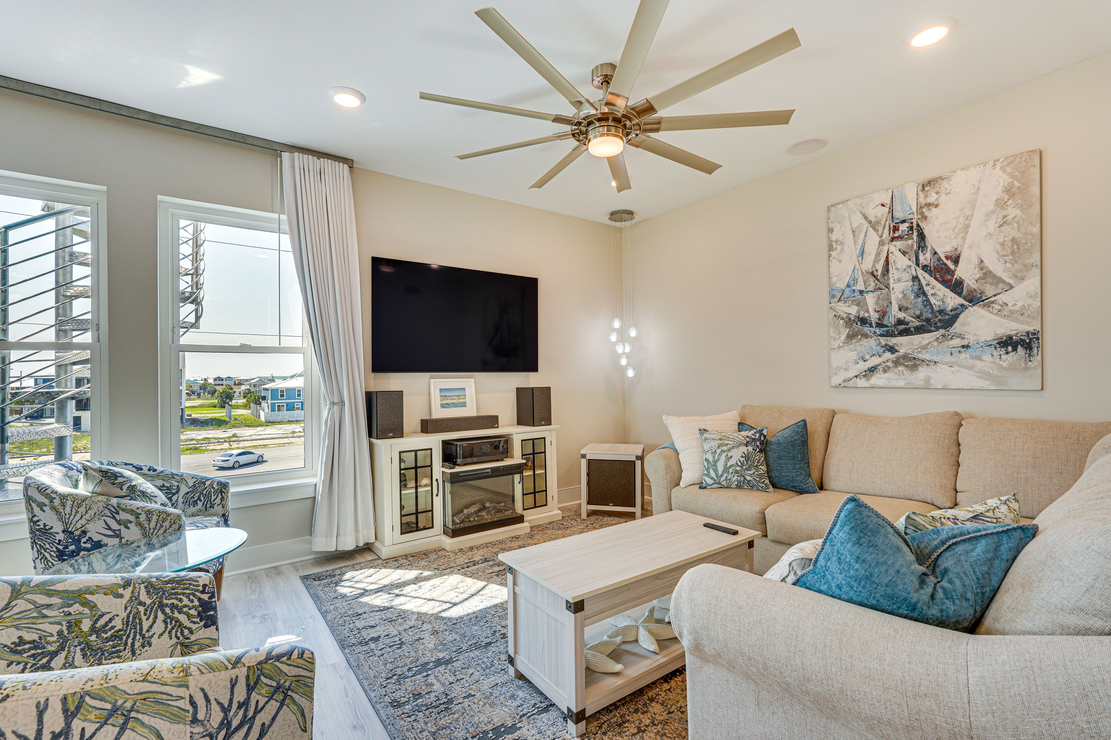 Living Room | 2nd Floor | Smart TV | Free WiFi | Electric Fireplace