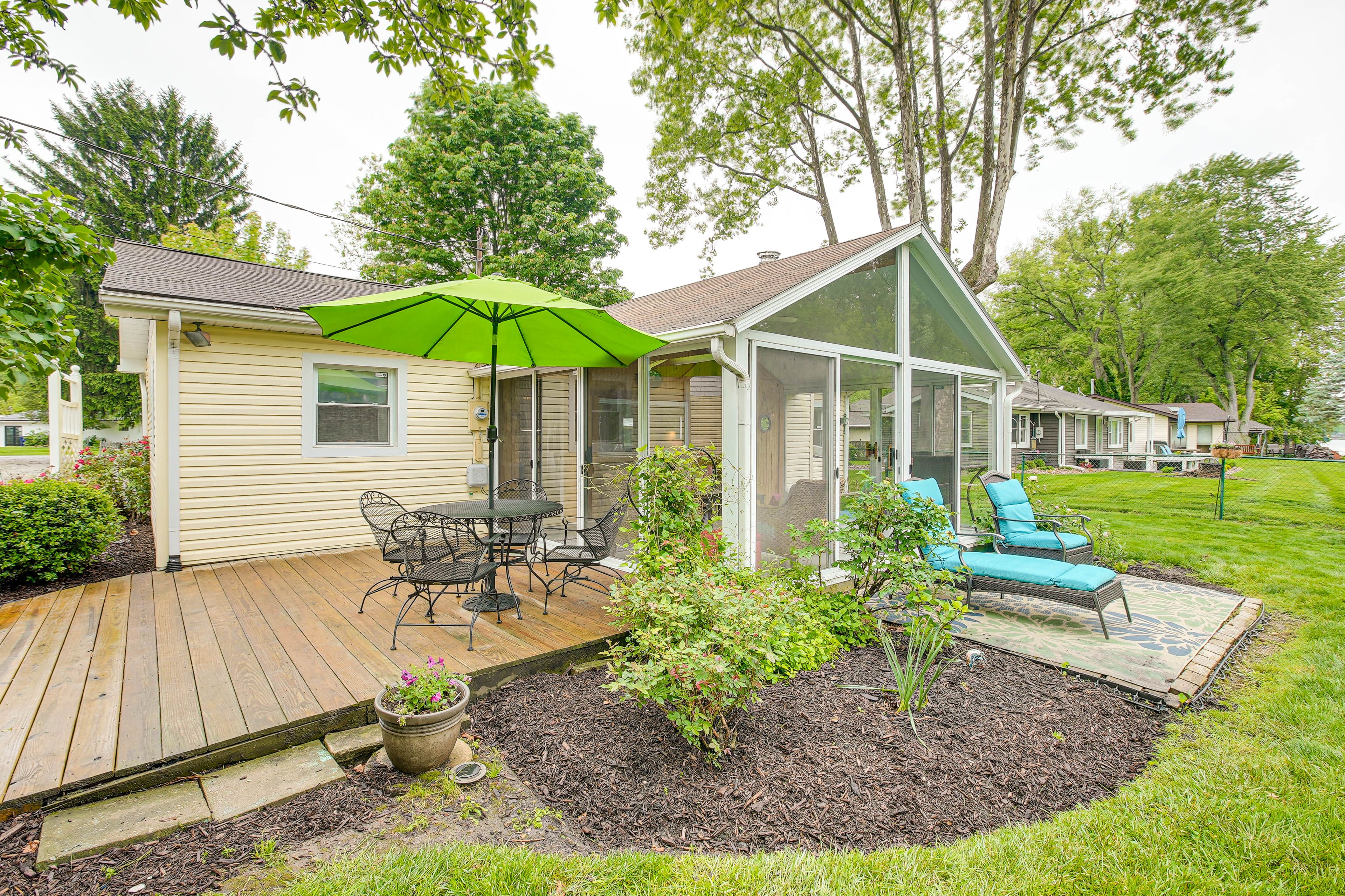 Deck | Patio | Outdoor Seating & Dining Areas