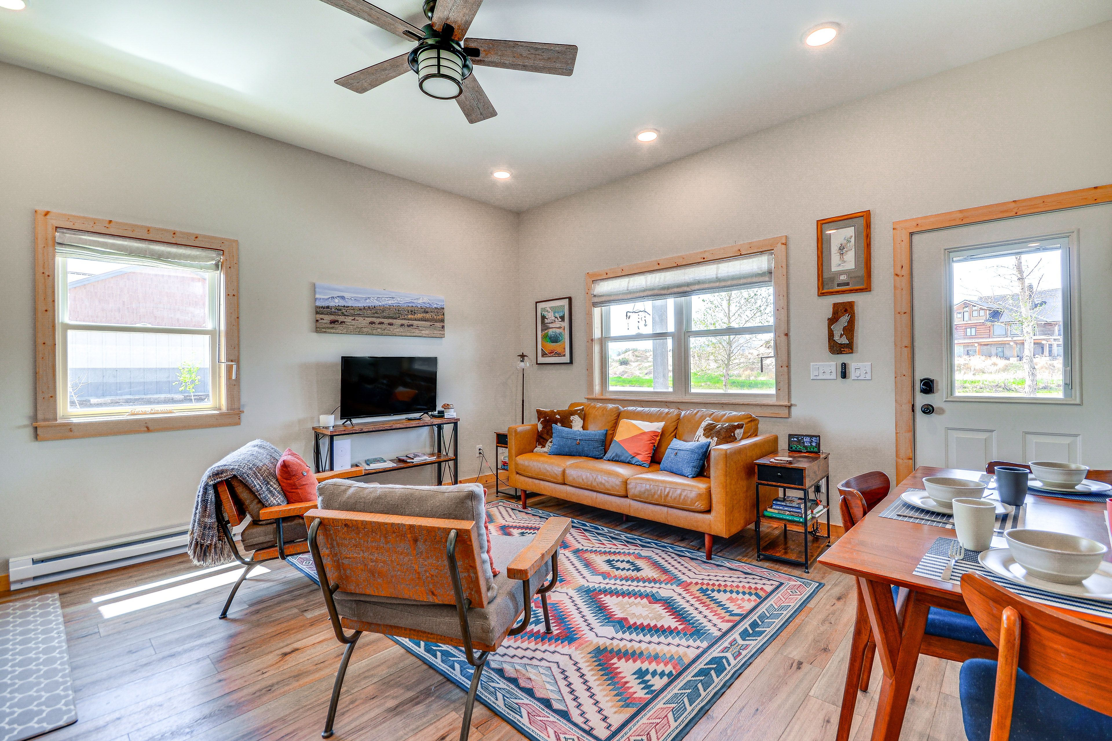Living Room | Smart TV | Free WiFi