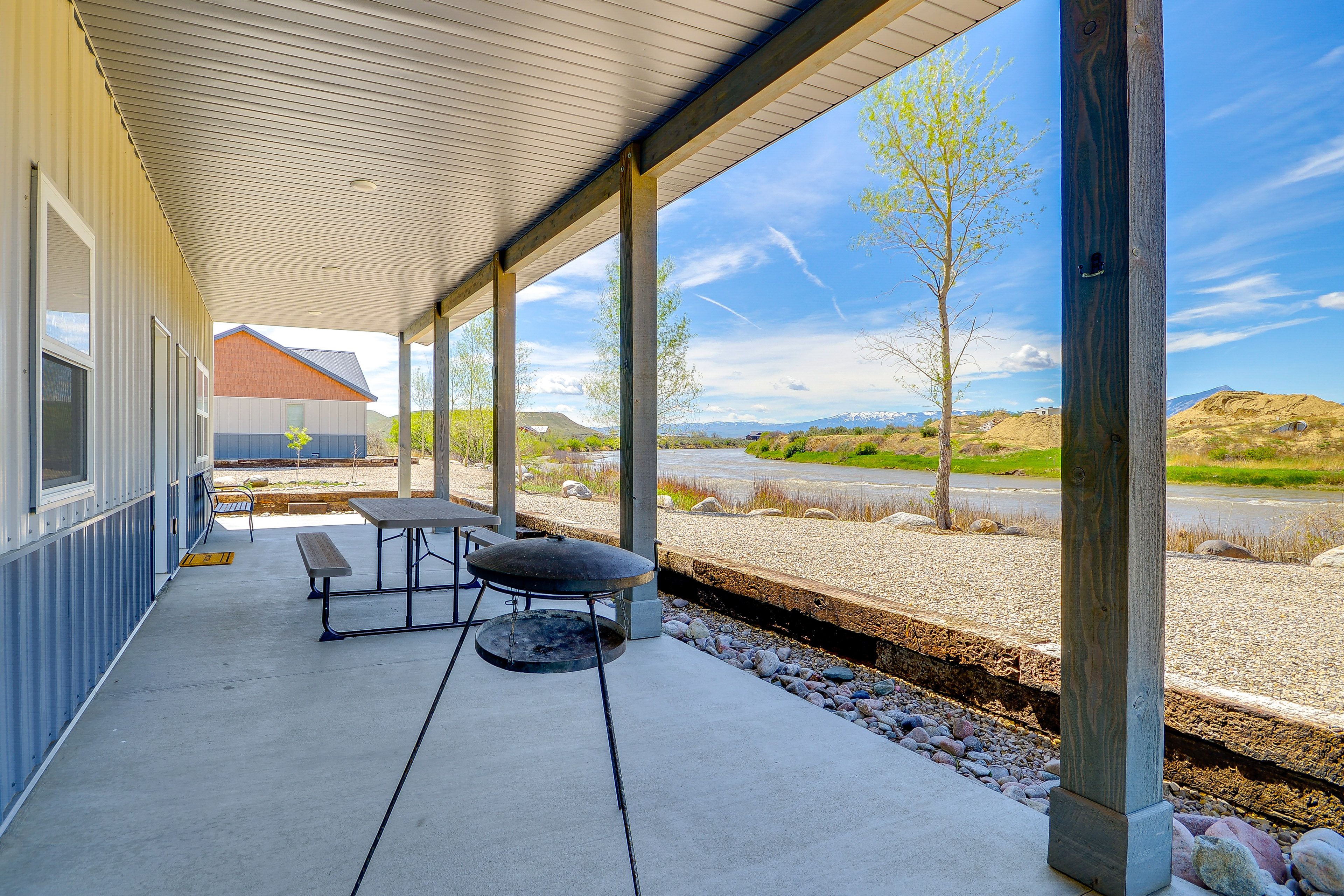 Outdoor Space | Direct River Access | Single-Story Apartment