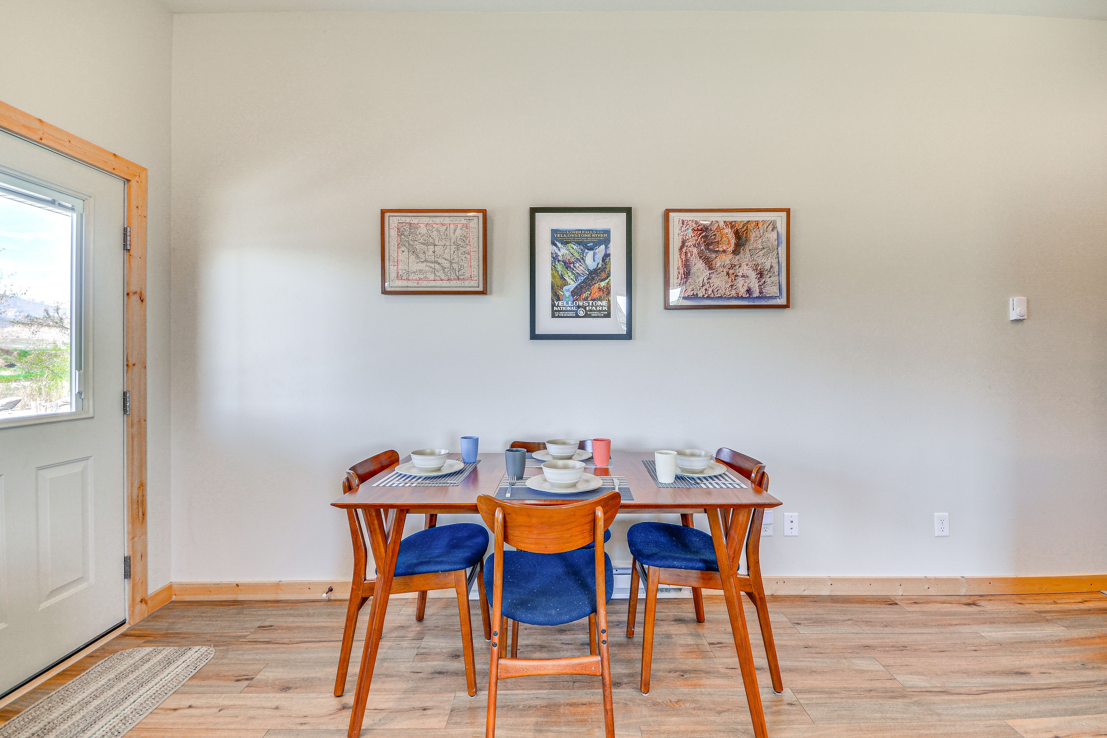 Dining Area | Dishware & Flatware