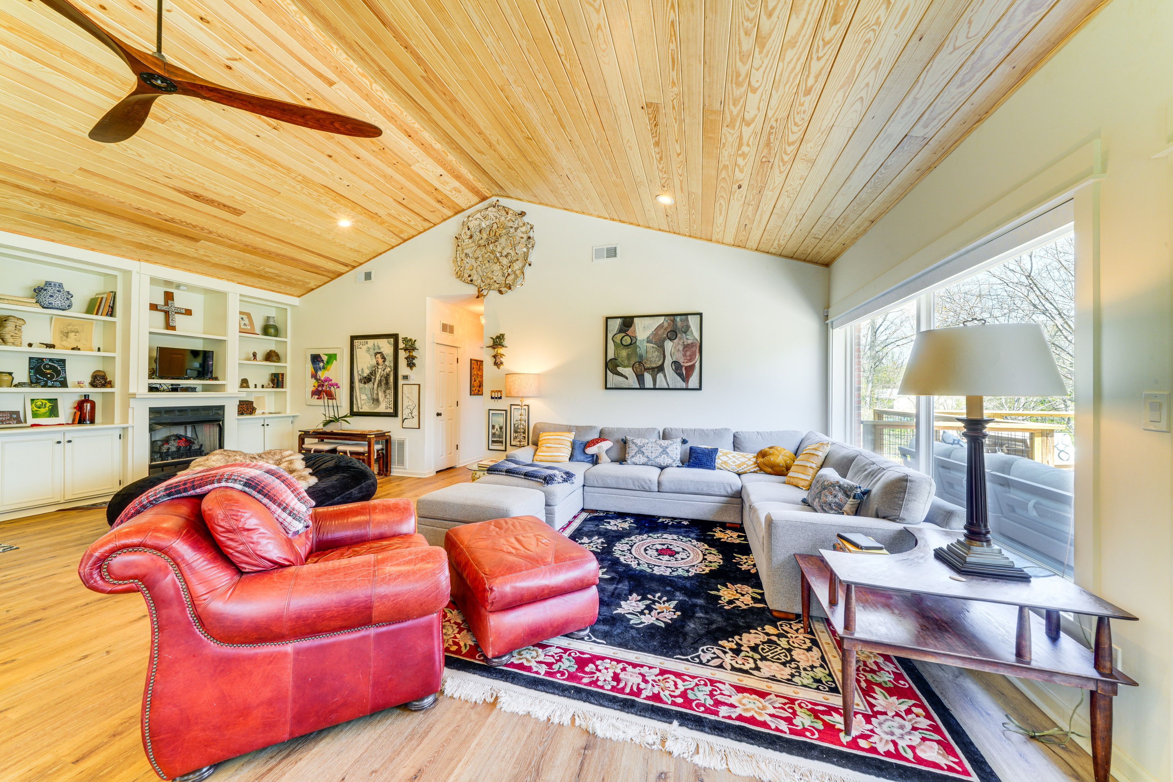 Living Room | Electric Fireplace | Central A/C & Heating | Free WiFi | Smart TV