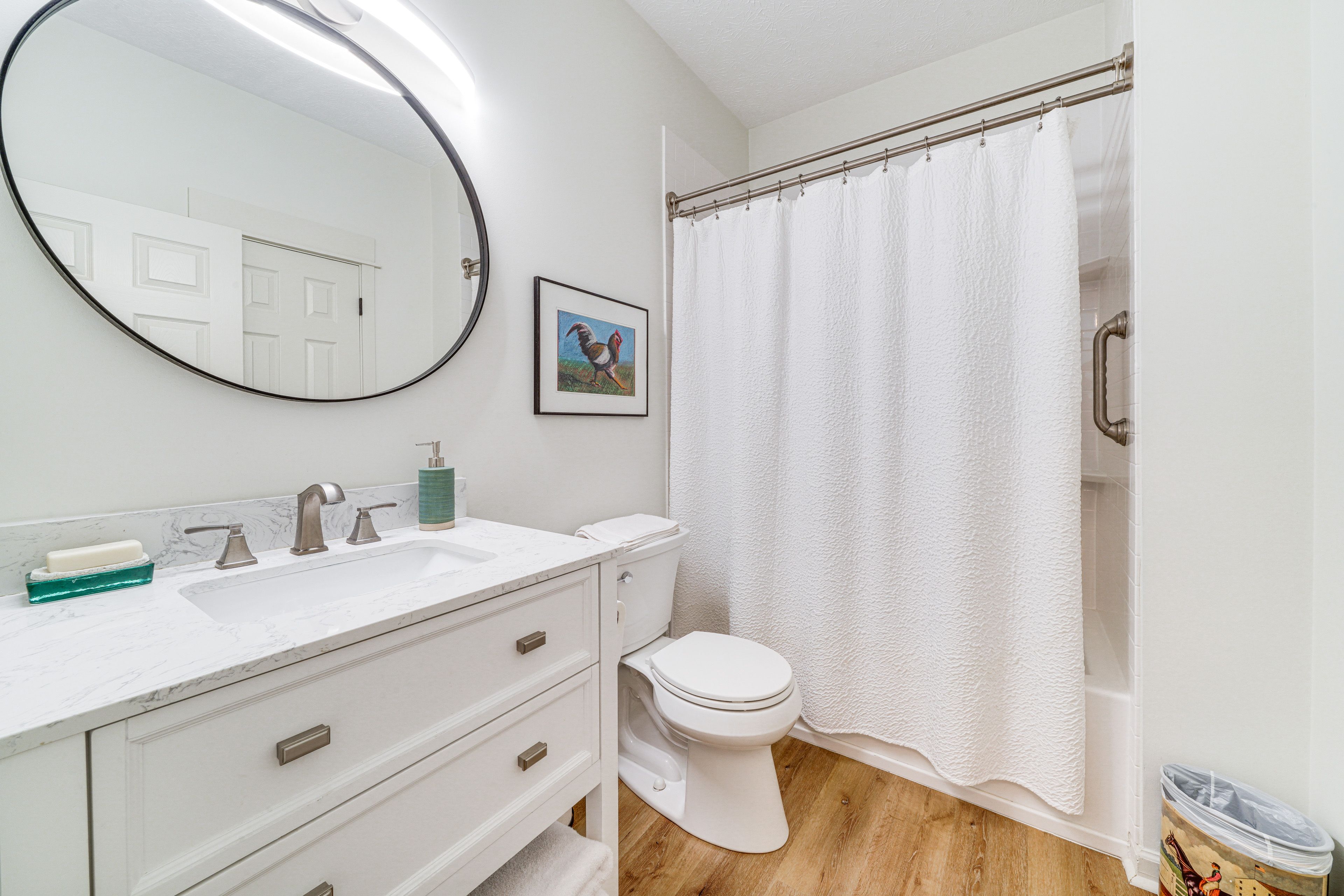 Full Bathroom | Complimentary Toiletries