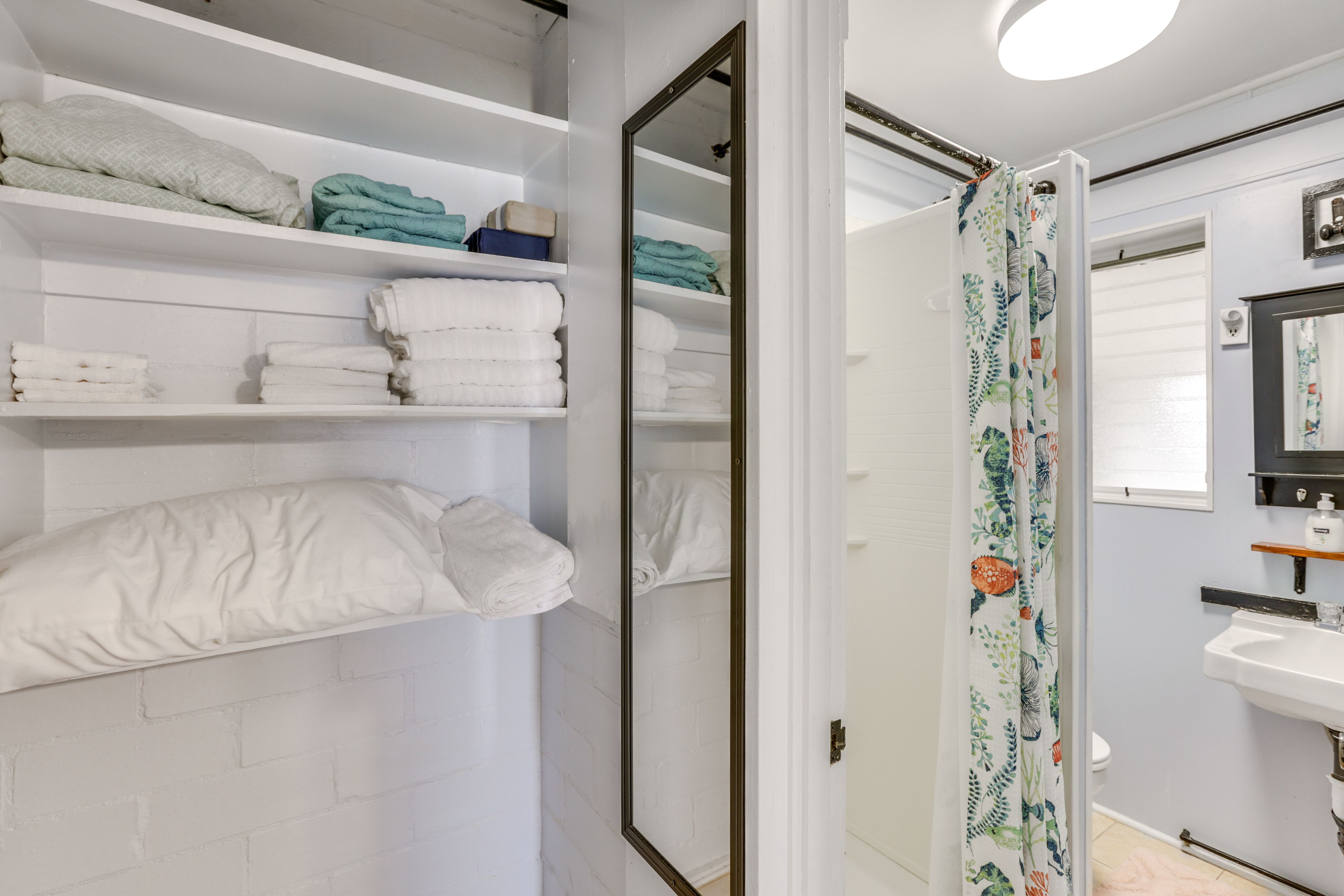 Full Bathroom | Complimentary Toiletries | Towels Provided
