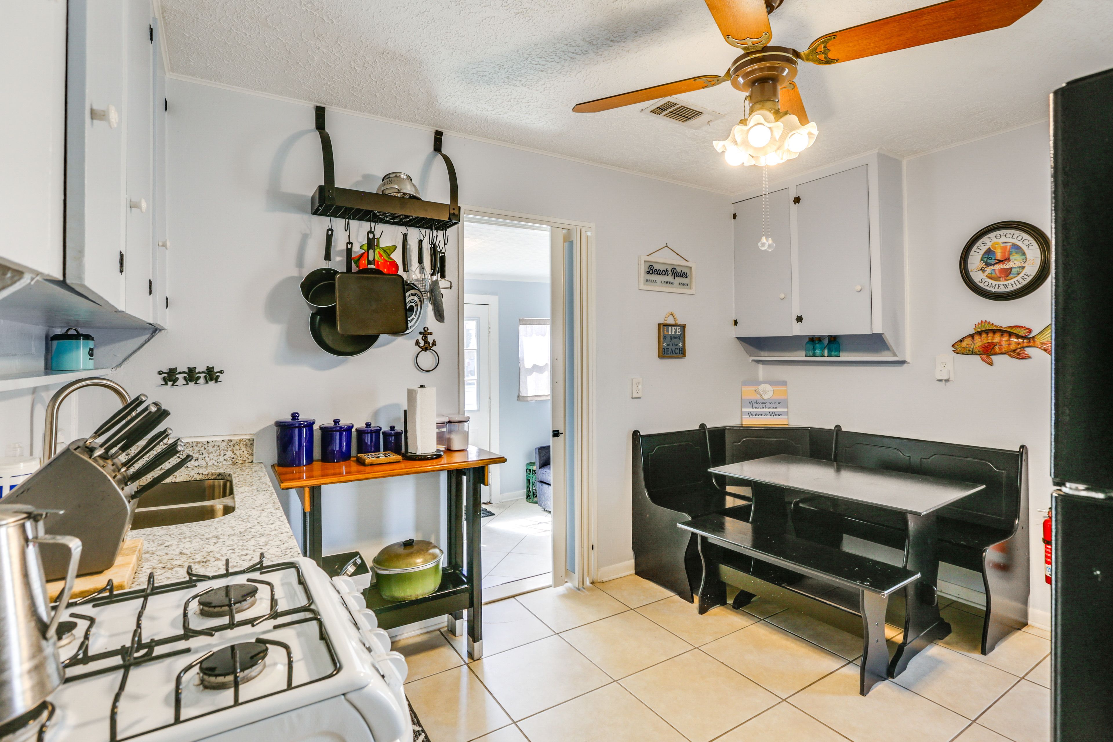 Dining Area | Kitchen