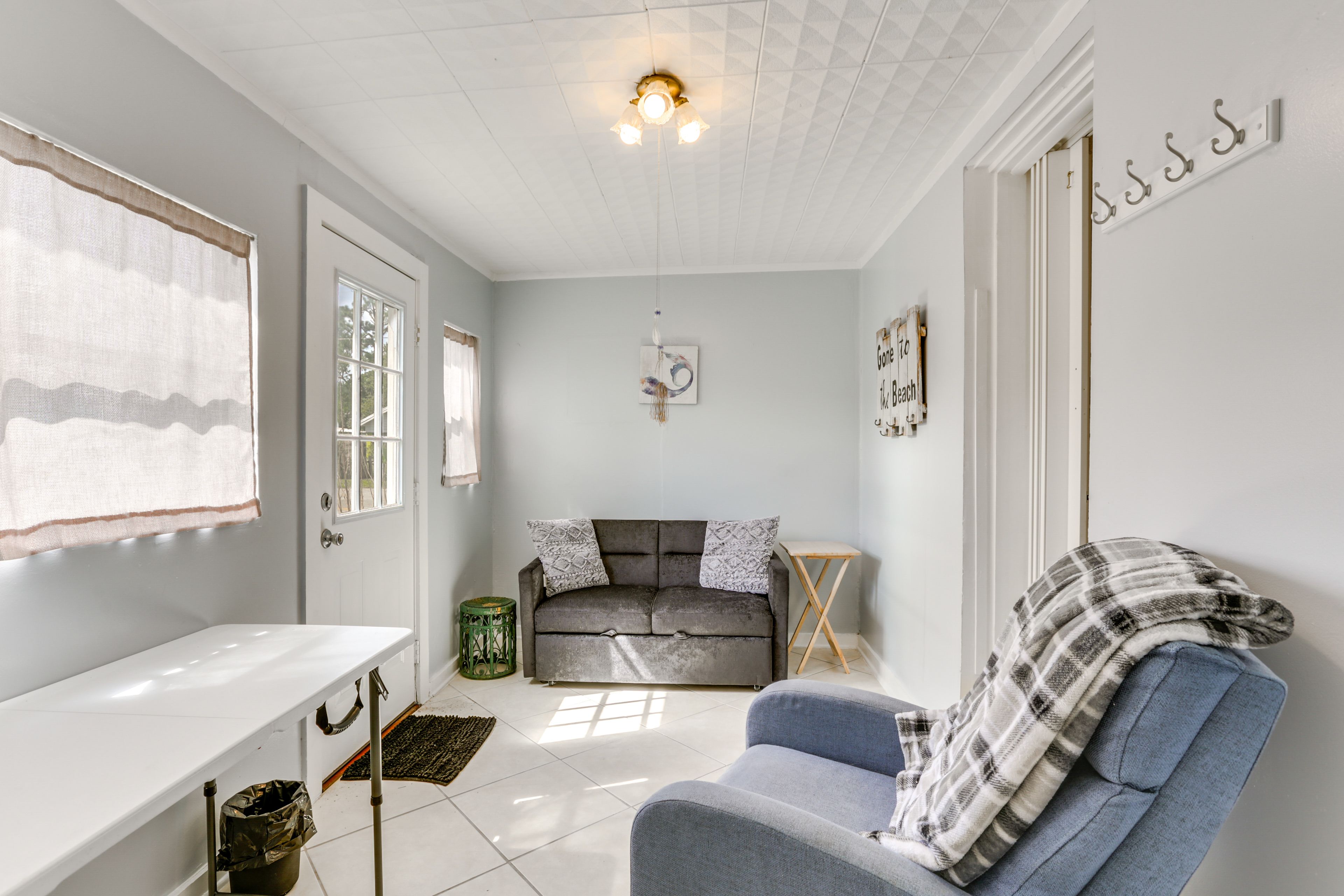 Living Area | Laundry | Detergent Provided