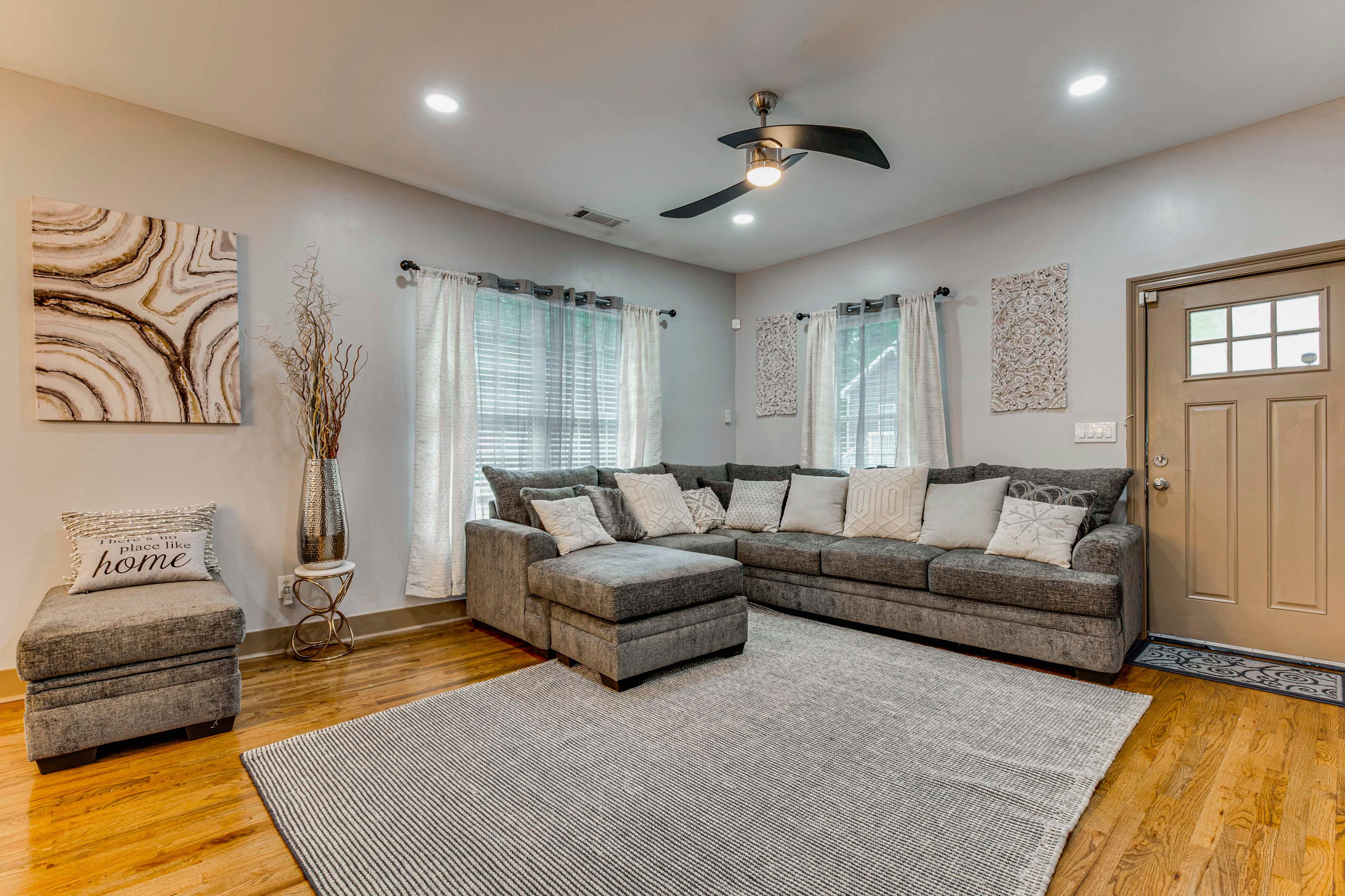 Living Room | Free WiFi | Central Heating & A/C