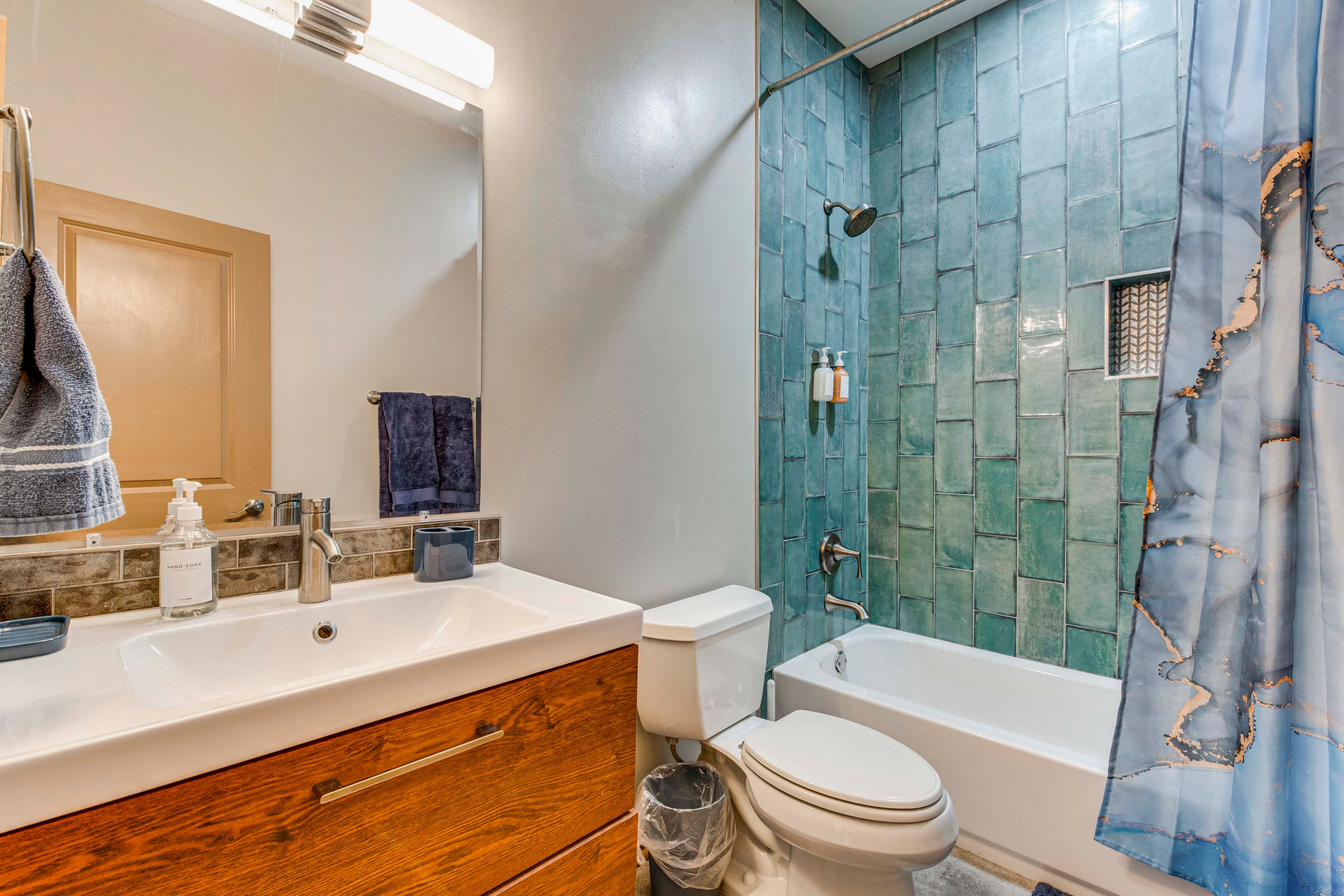 Full Bath | Complimentary Toiletries