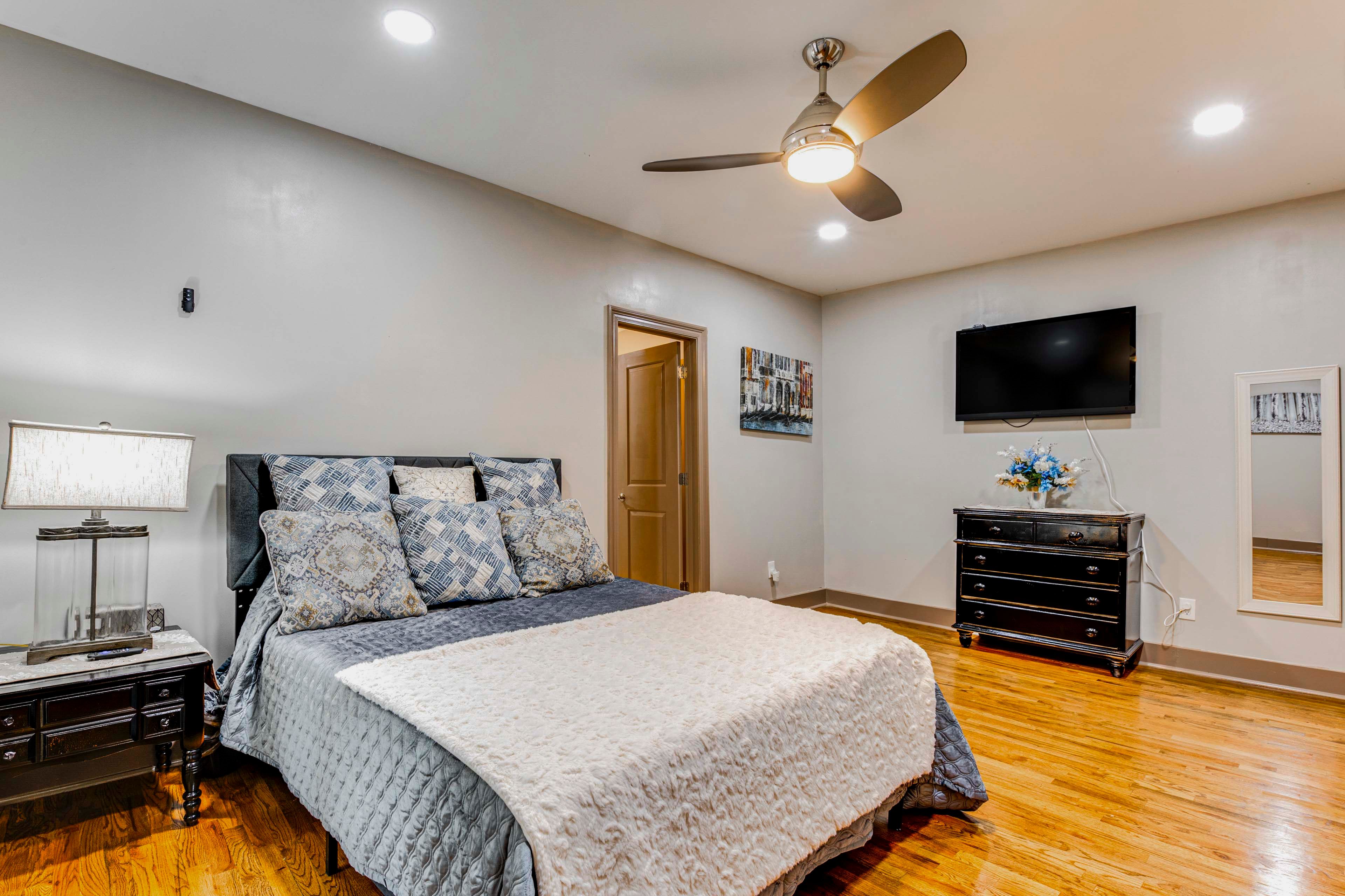 Bedroom 1 | Queen Bed | Linens Provided